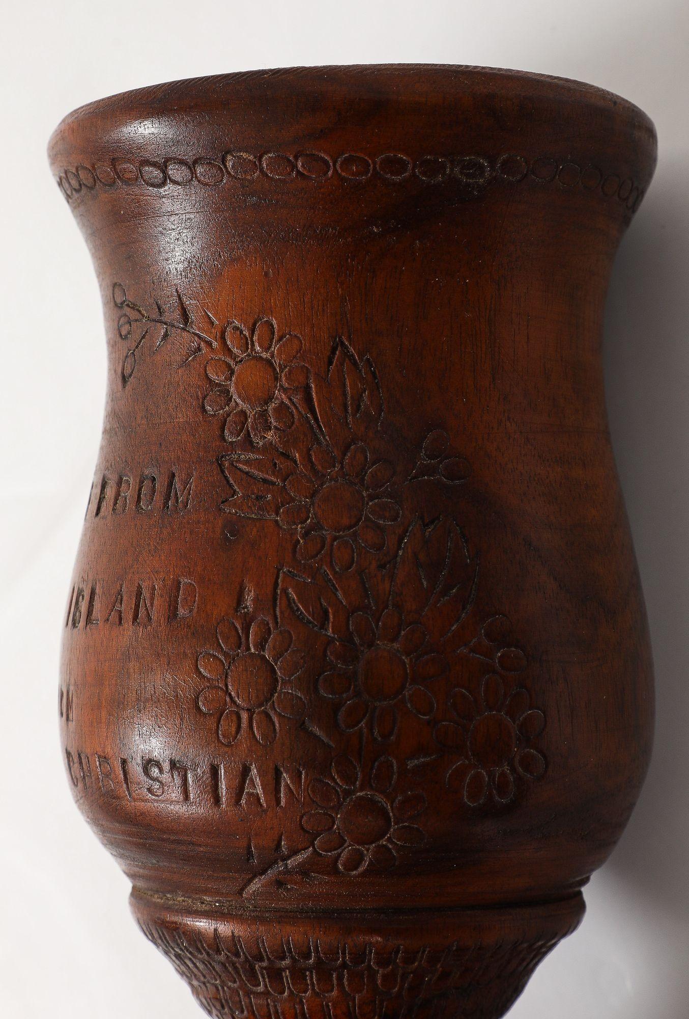 Fine XIX secolo Vaso di legno dell'isola di Pitcairn in vendita