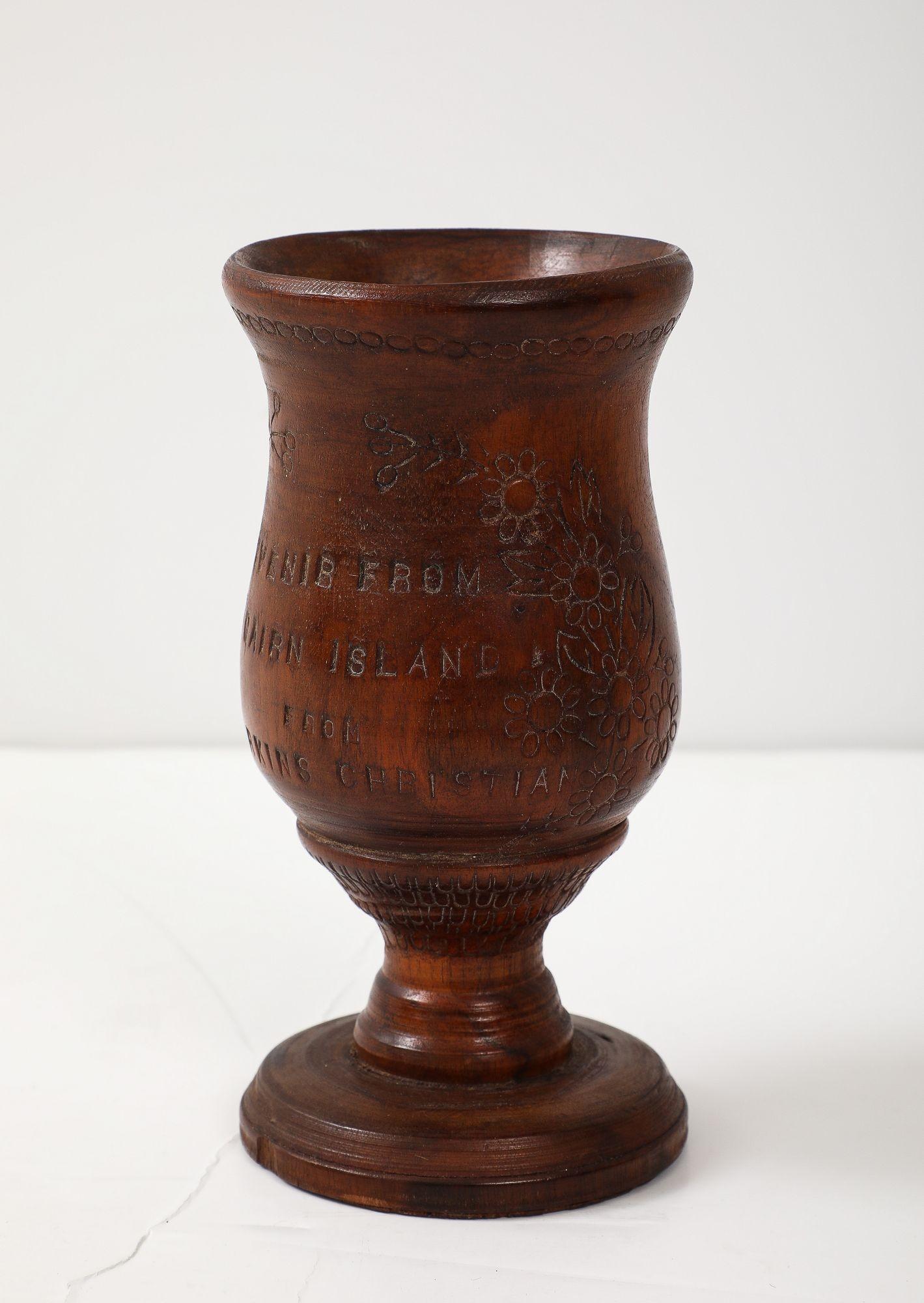 Vaso di legno dell'isola di Pitcairn in vendita 1