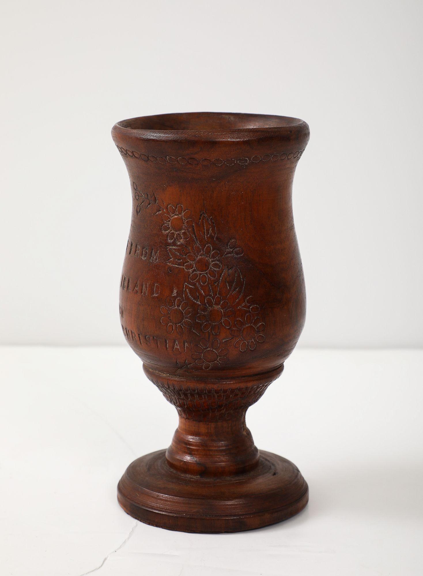 Vaso di legno dell'isola di Pitcairn in vendita 2