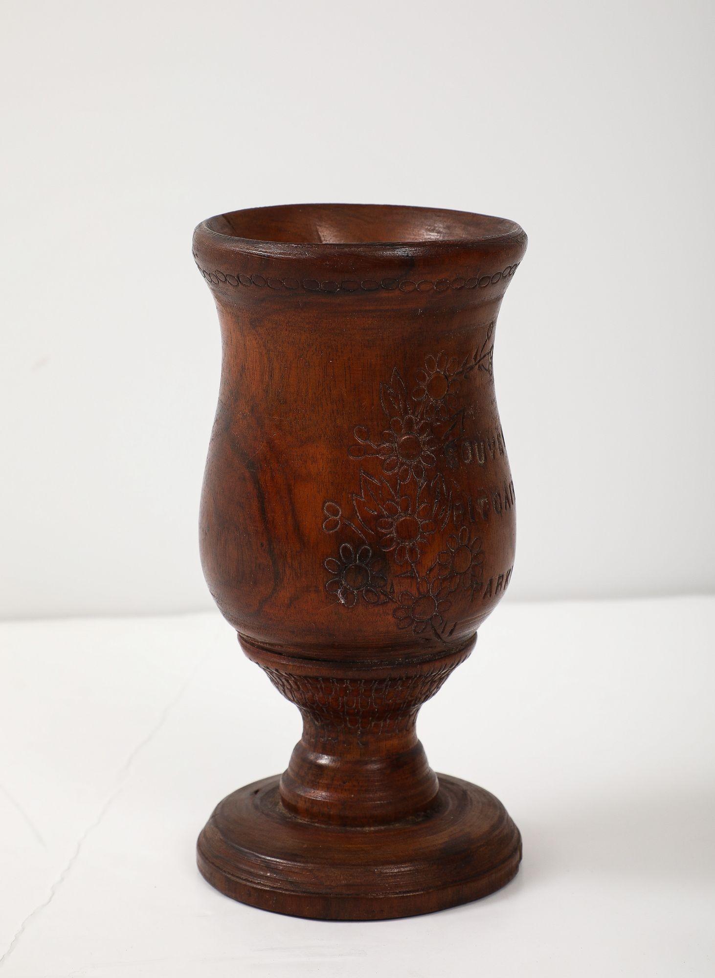 Vaso di legno dell'isola di Pitcairn in vendita 3