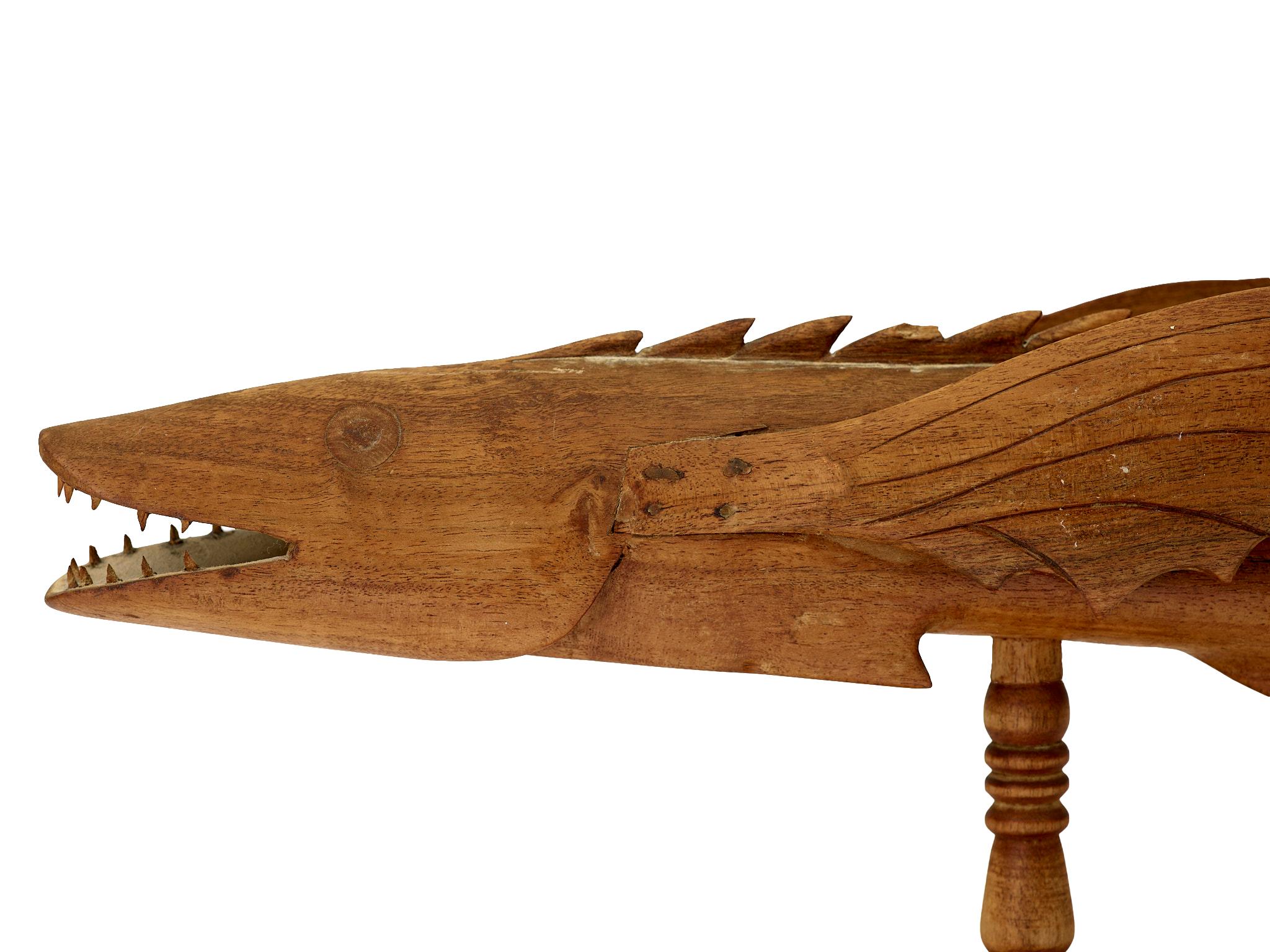 Pitcairn Islands carved wooden flying fish In Good Condition For Sale In Woking, GB