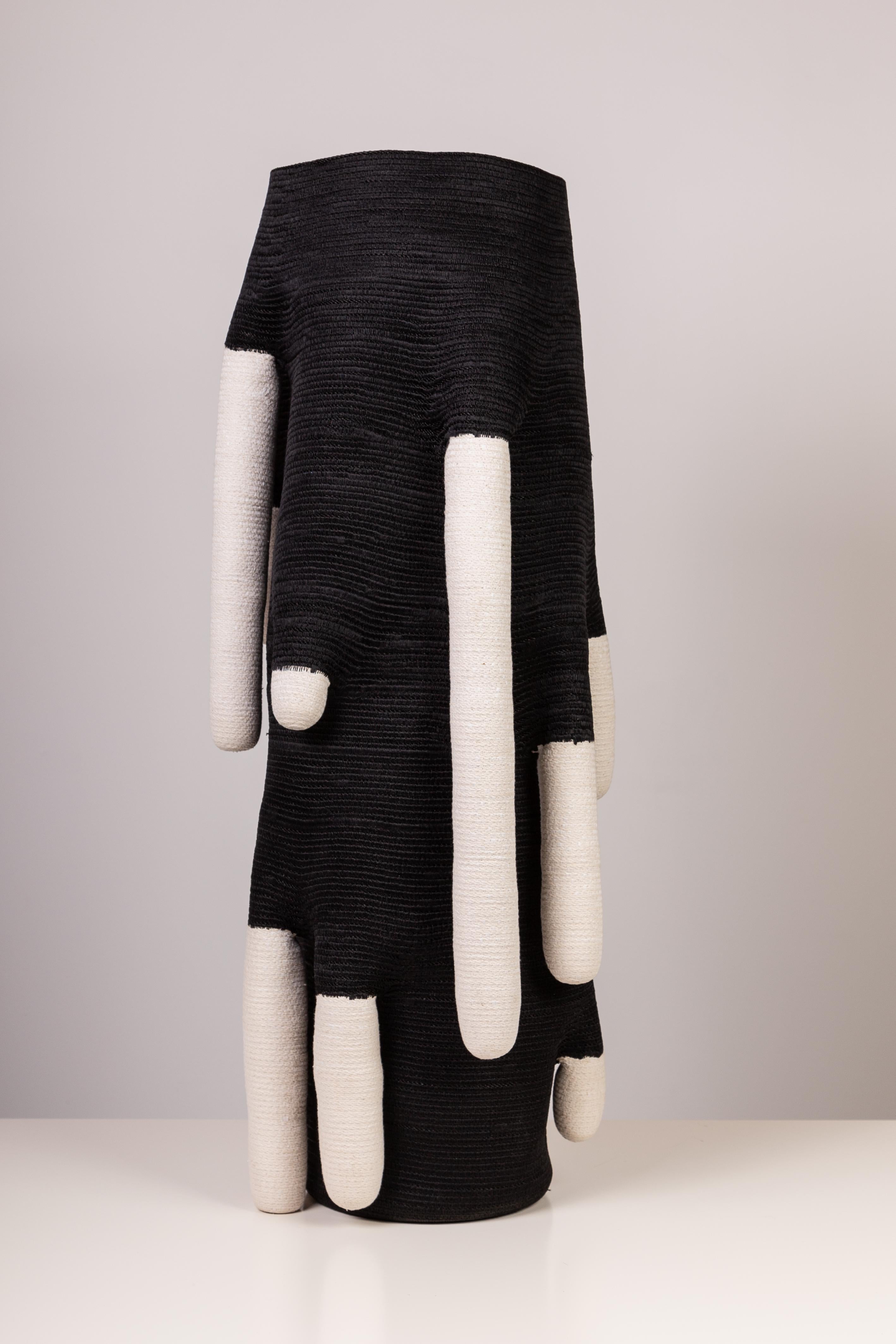 Sculpture en fibre de coton enduite et cousue en goutte d'eau de Doug Johnston, 2015 3