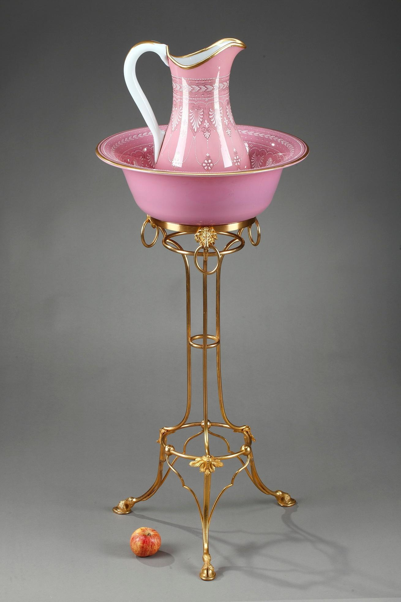 Pitcher and Its Opaline Basin on a Gilt Bronze Base, 19th Century For Sale 1