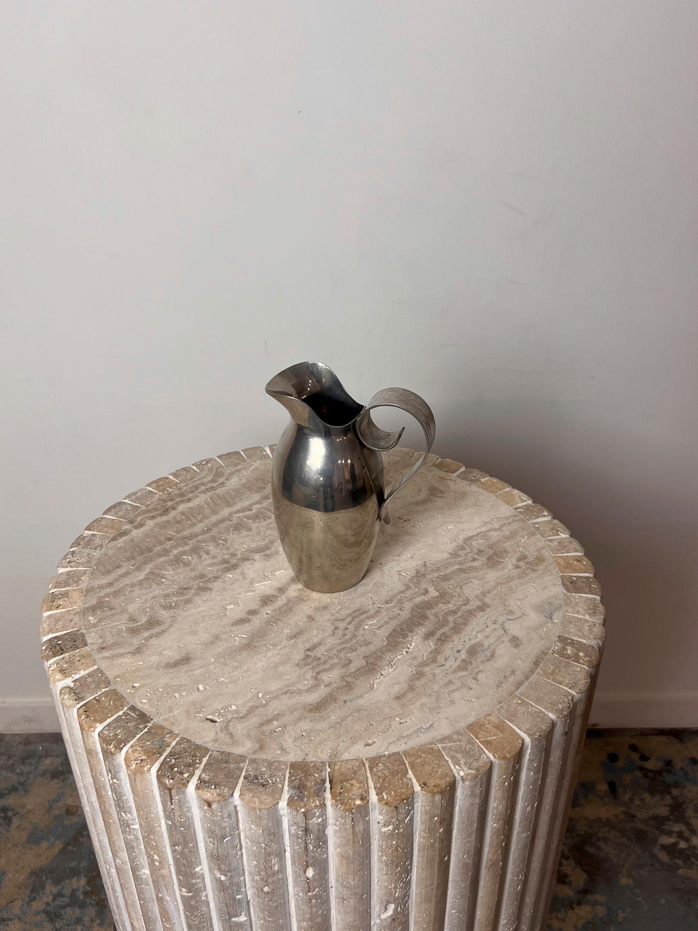 Hammered pewter pot by designer Jean Desprès (1889-1980), 1950s. Very good general condition.
LP2092