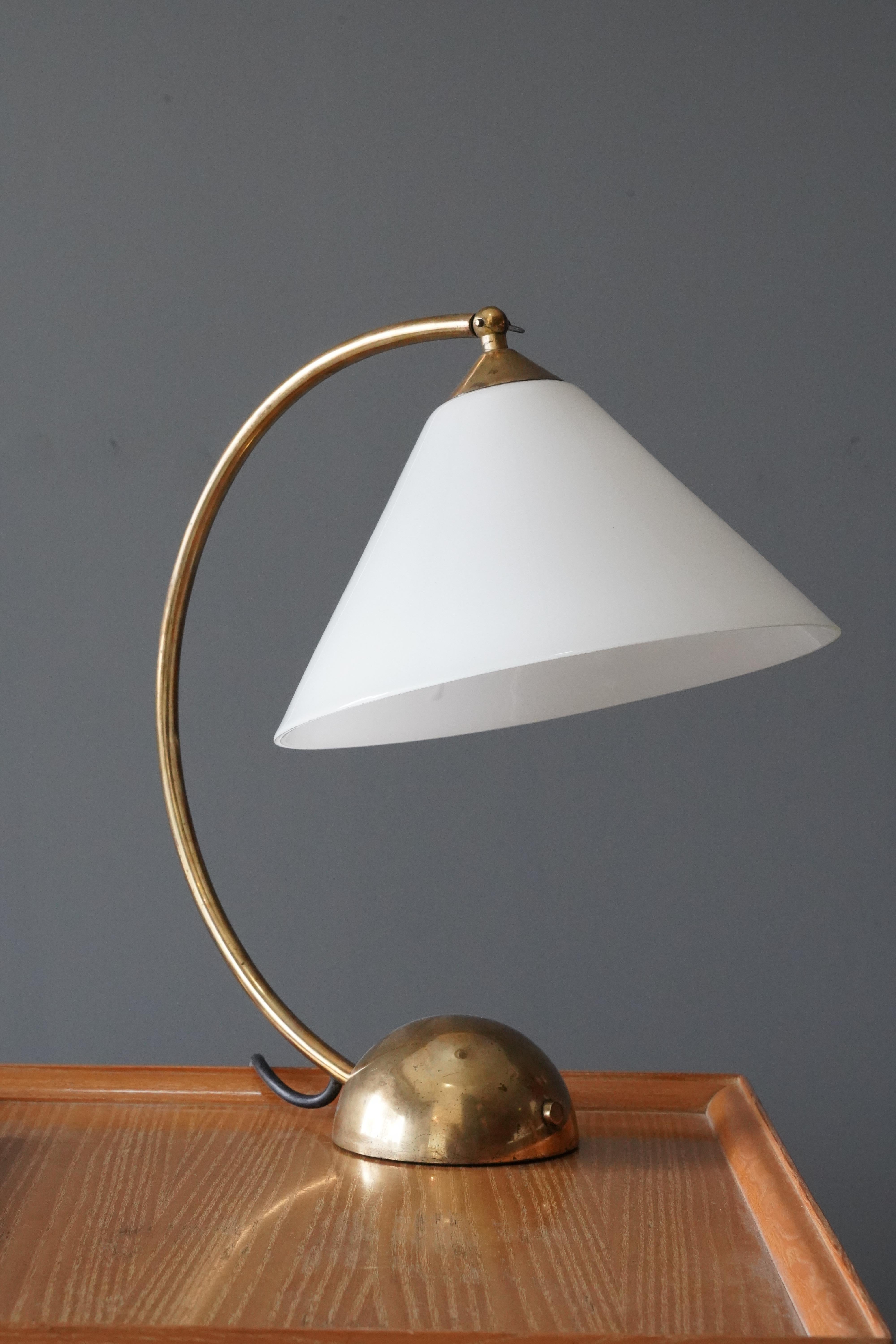 A functionalist table lamp or desk light. Design attributed to Pitt Müller, Germany, 1950s.

Adjustable, in brass, original milk glass lampshade.

Other designers of the period include Paavo Tynell, Serge Mouille, J.T. Kalmar, Hans Bergström,