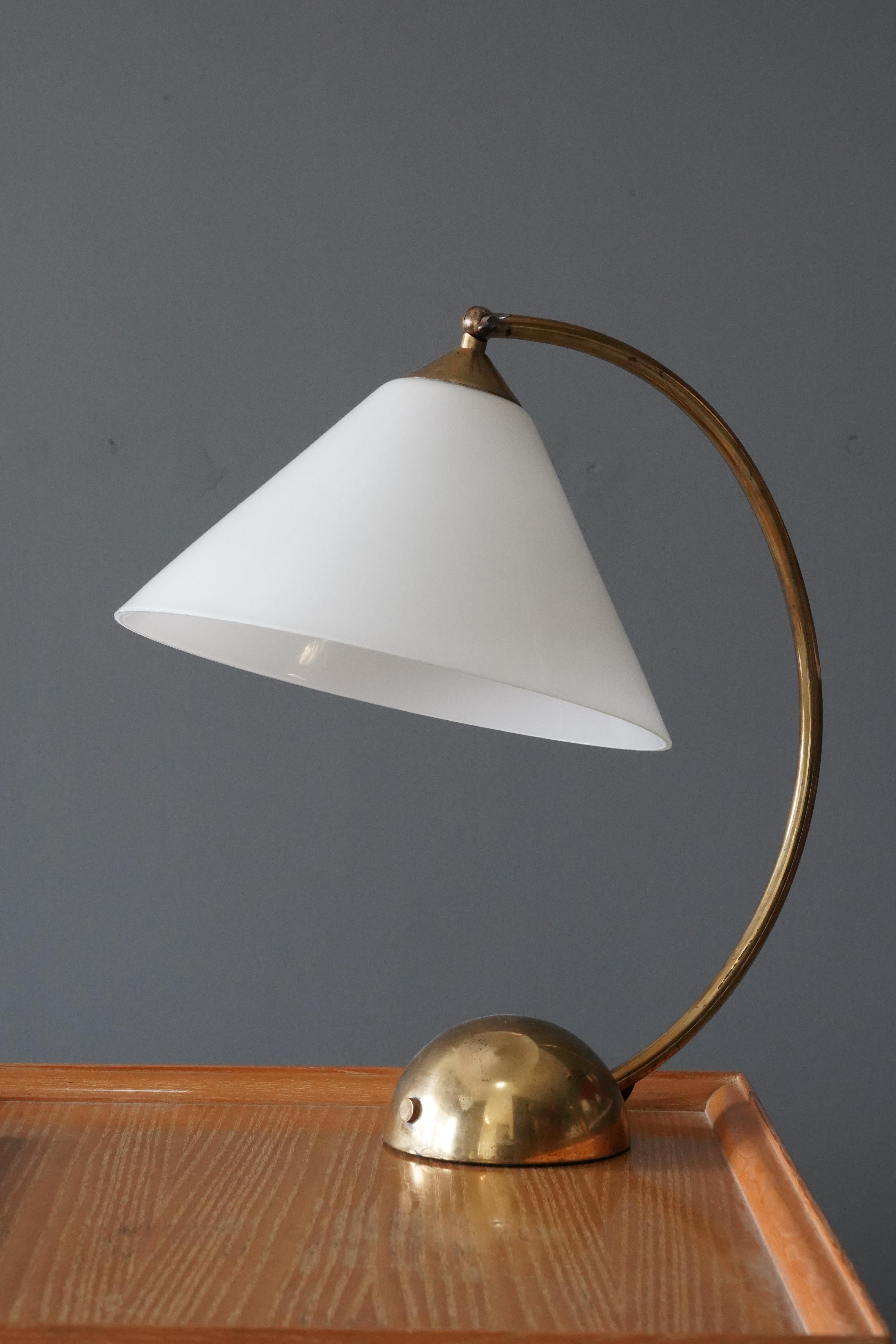 Mid-Century Modern Pitt Müller, Curved Table Lamp, Brass, Milk Glass, Germany, 1950s