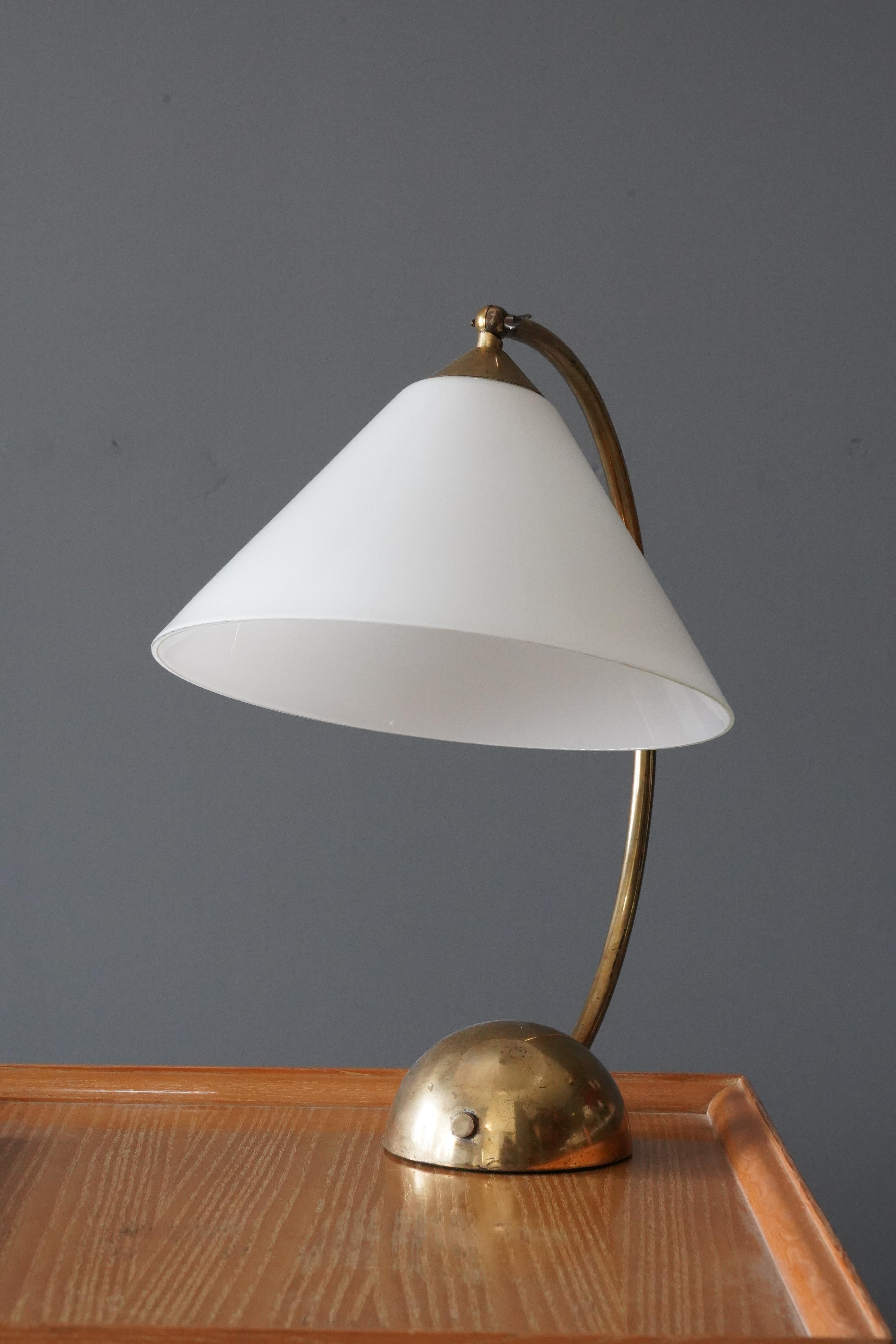 Mid-20th Century Pitt Müller, Curved Table Lamp, Brass, Milk Glass, Germany, 1950s
