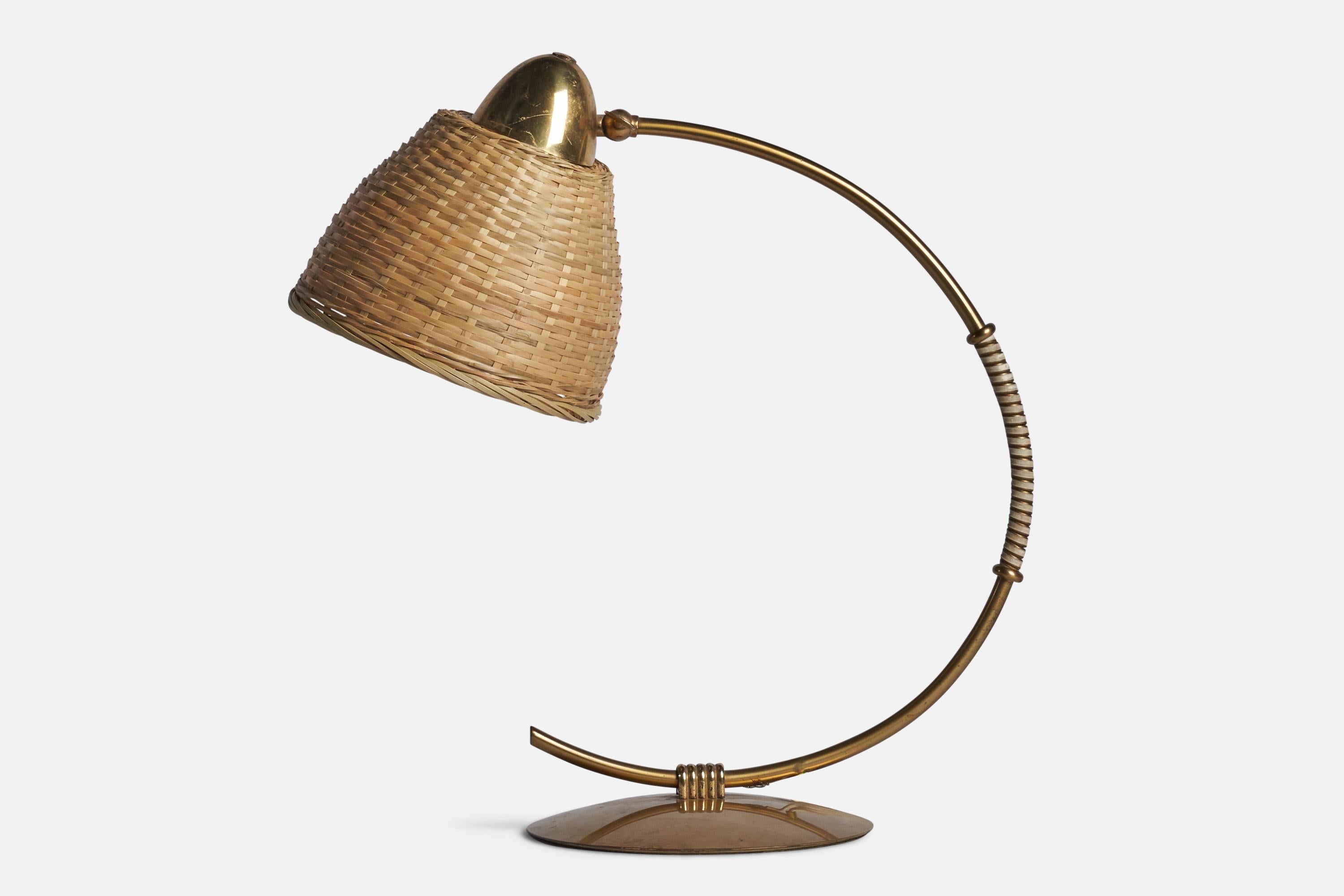
A curved brass and rattan table lamp designed by Pitt Müller, Germany, 1950s.
Overall Dimensions (inches): 16.25