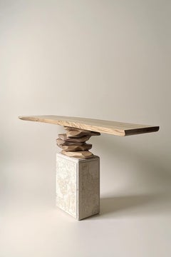 Consolle Pitthu in frassino naturale e pietra calcarea beige di INDO-