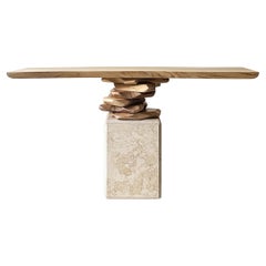 Consola Pitthu en fresno natural y piedra caliza beige by INDO-