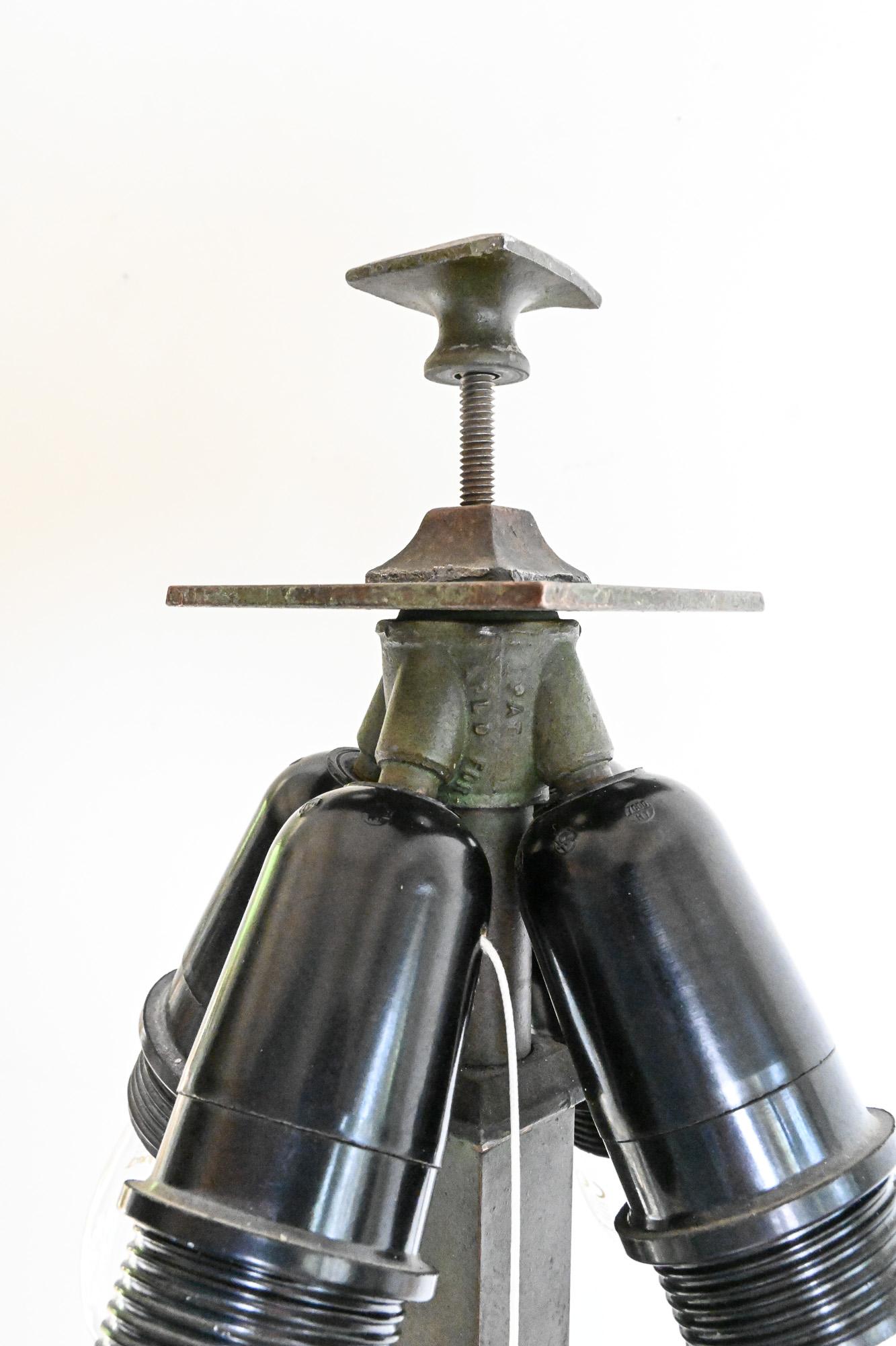 Pittsburgh Scenic Slag Glass Table Lamp (lampe de table) en vente 4