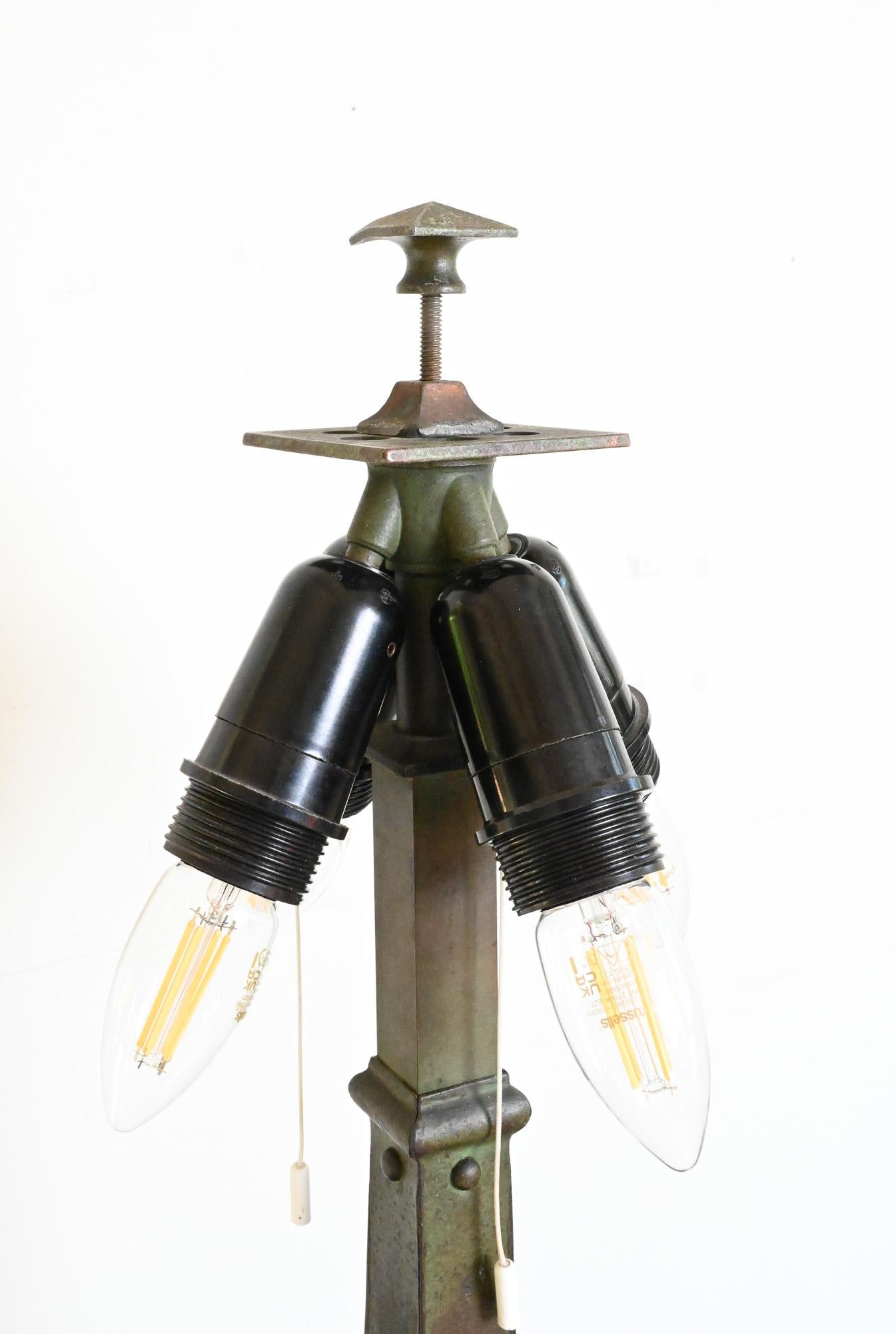 Pittsburgh Scenic Slag Glass Table Lamp (lampe de table) en vente 5