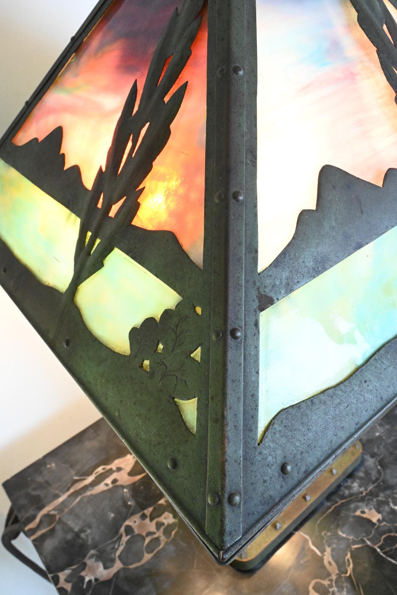 Pittsburgh Scenic Slag Glass Table Lamp (lampe de table) en vente 9