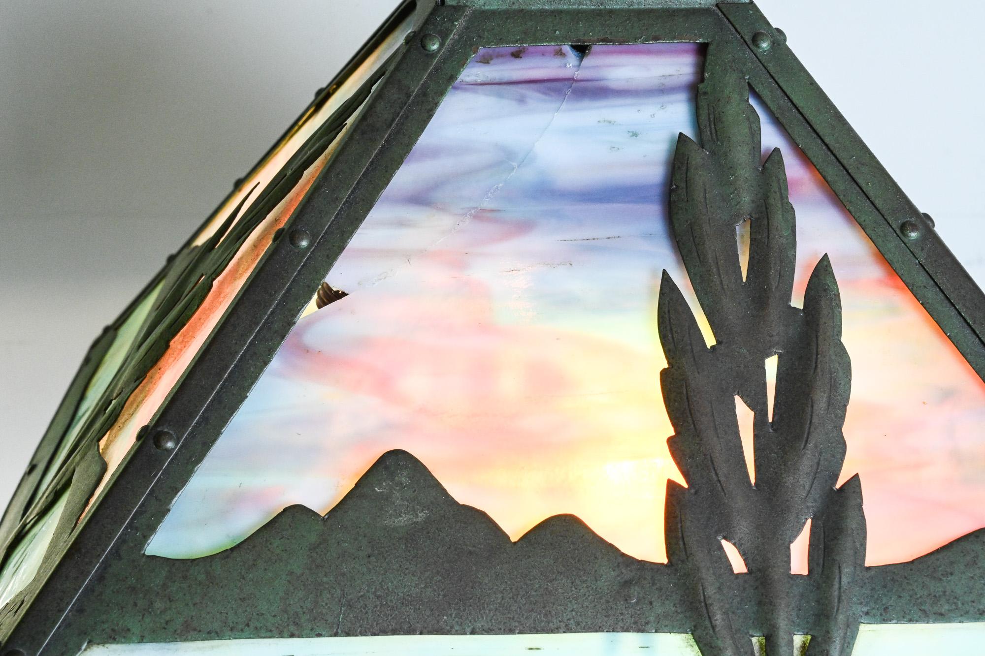 Pittsburgh Scenic Slag Glass Table Lamp (lampe de table) en vente 12