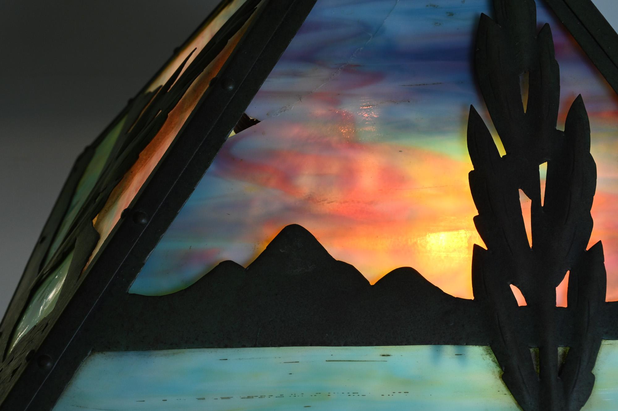 Pittsburgh Scenic Slag Glass Table Lamp (lampe de table) en vente 13