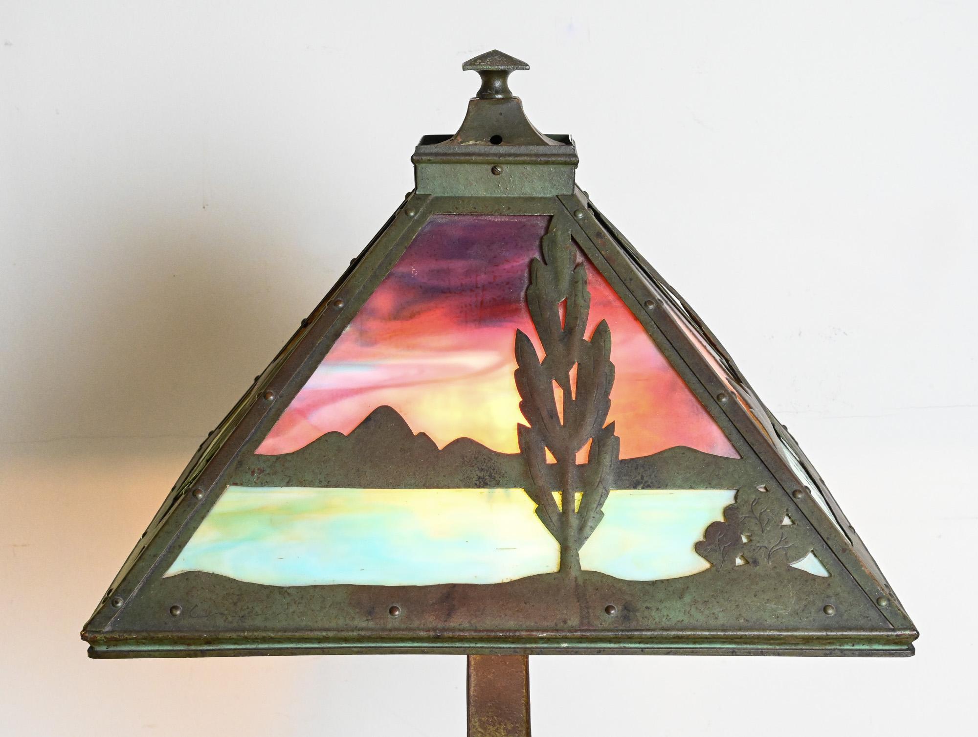 Pittsburgh Scenic Slag Glass Table Lamp (lampe de table) en vente 14