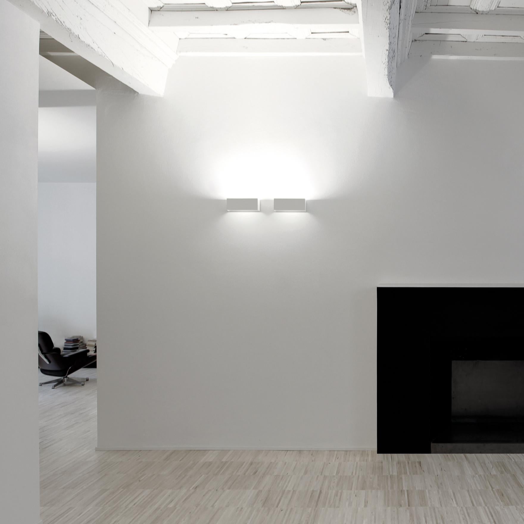 Italian PIÙ wall lamp in matt white by Davide Groppi For Sale