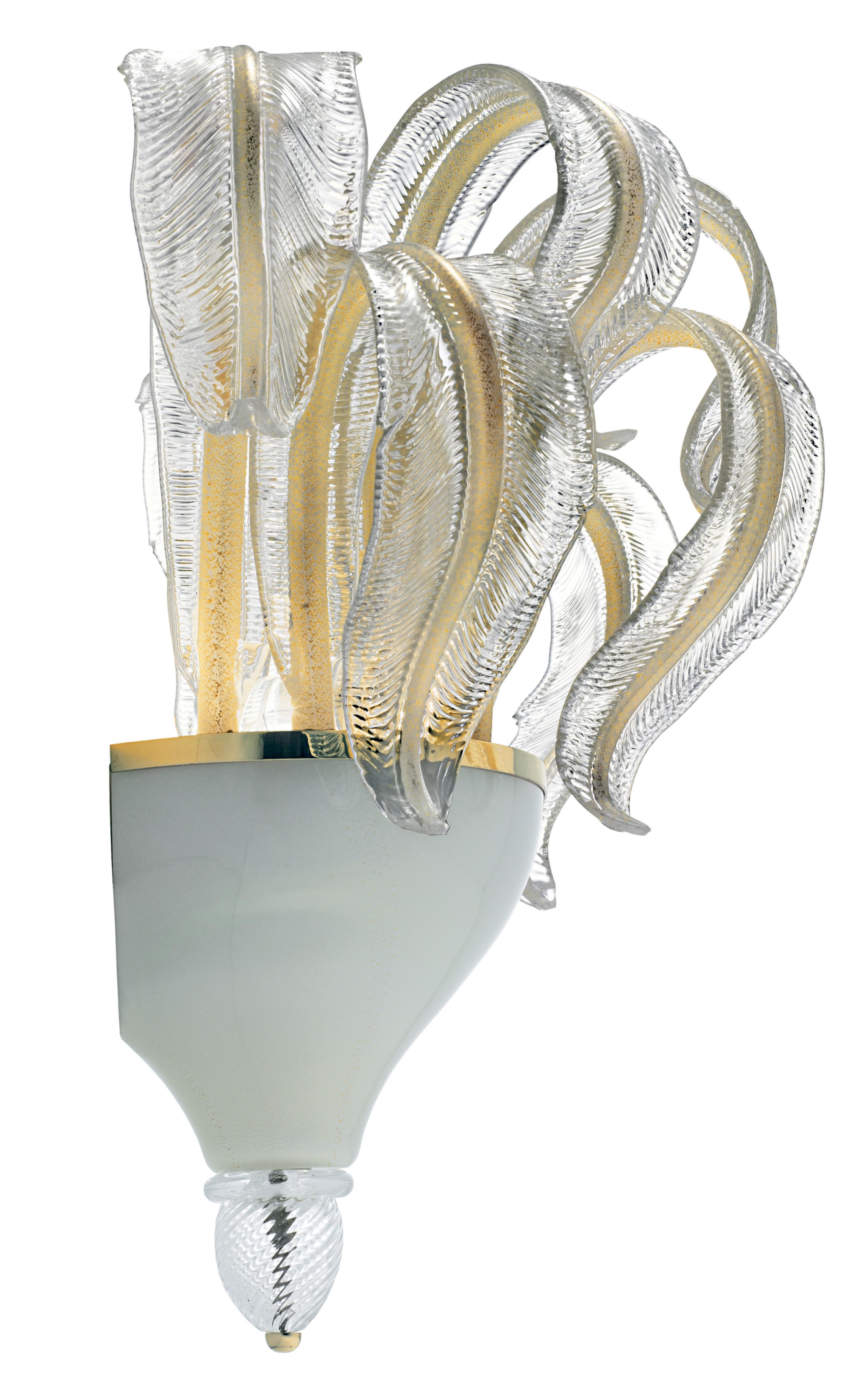 Here you are shown the Piume 5390 wall sconce in beige gold glass and polished brass finishing. The Piume is an outstanding series of suspension, ceiling lamps and wall sconces featuring elements fashioned with the traditional techniques of Murano