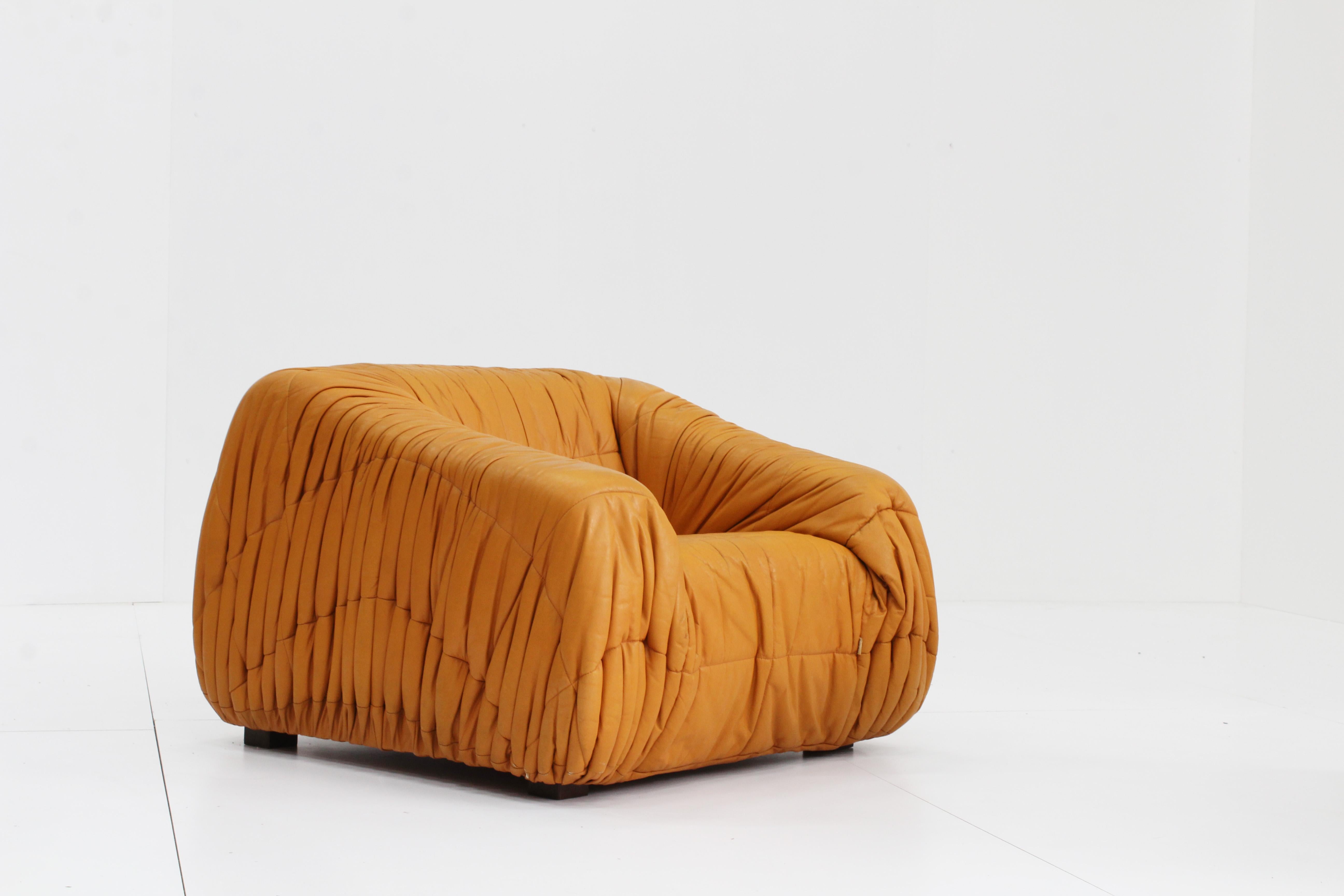 Late 20th Century Piumino cognac sofa and armchairs set by De Pas, D’urbino & Lomazzi for Dell’Oca