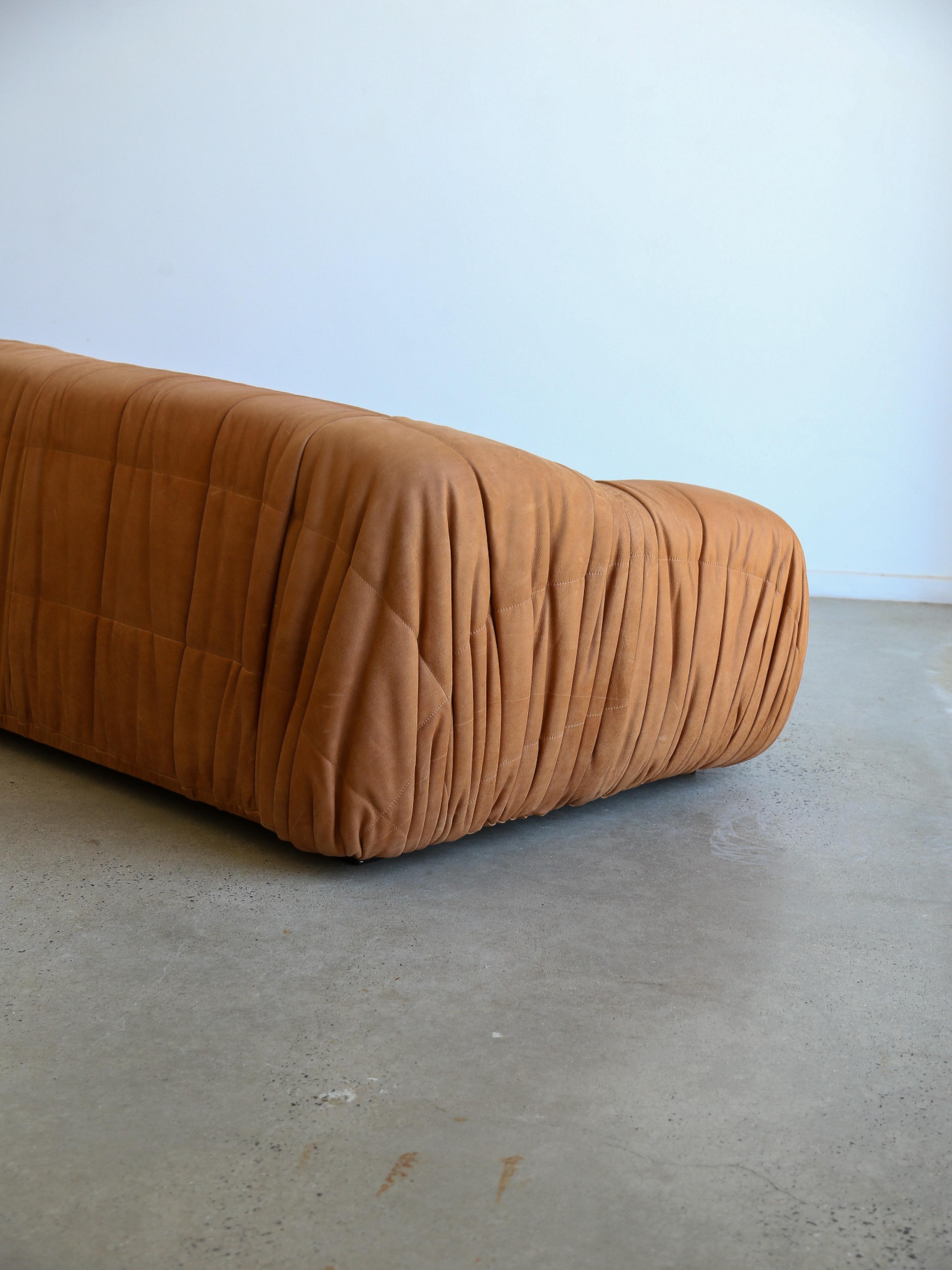 Piumino-Sofa aus cognacfarbenem Leder von De Pas D'Urbino Lomazzi für Dell'Oca (Italienisch) im Angebot
