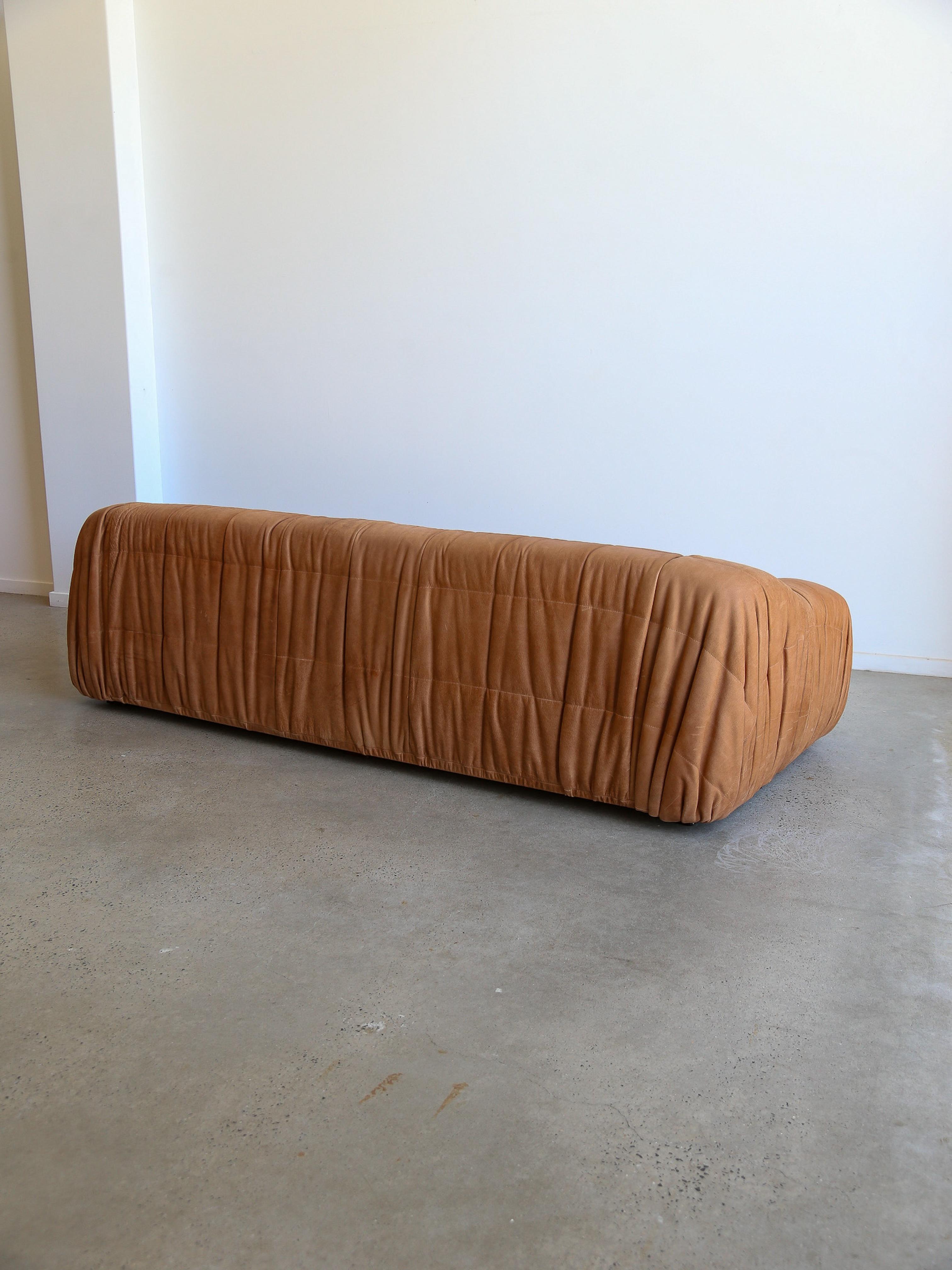 Piumino-Sofa aus cognacfarbenem Leder von De Pas D'Urbino Lomazzi für Dell'Oca im Angebot 1