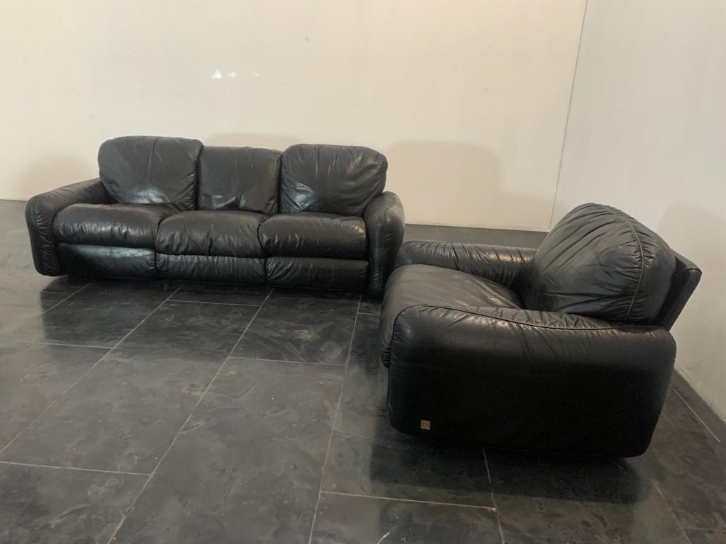 Busnelli
Set of sofa H 75 x 304 x 90 and 2 armchairs H 70 x 98 x 90.