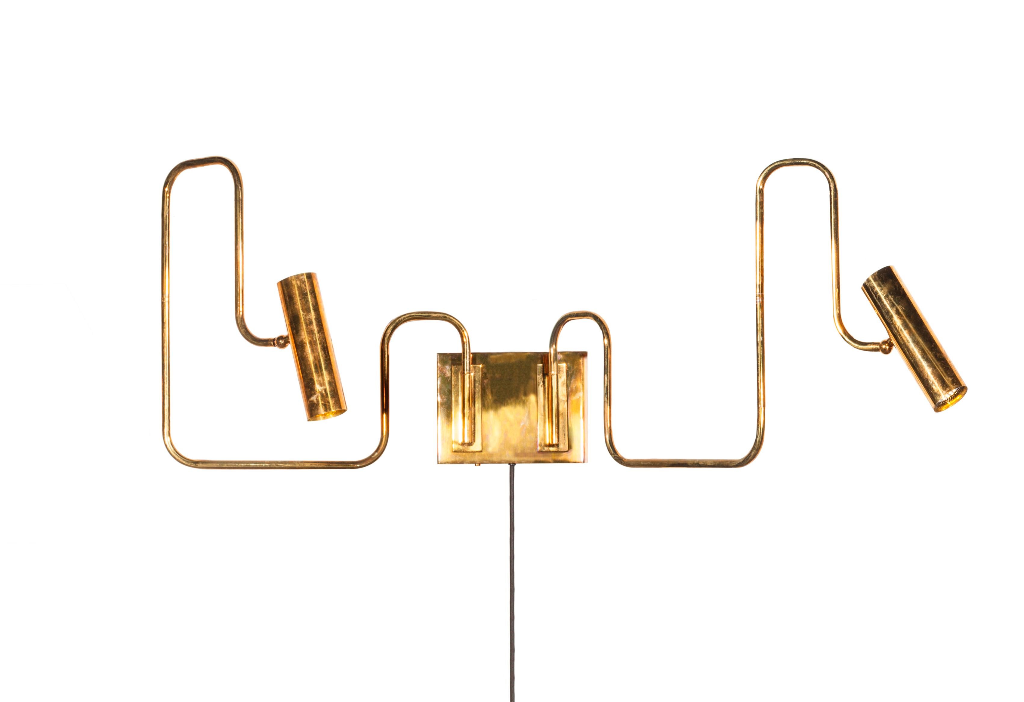 Pivot double wall lamp by Gentner Design.
Dimensions: D 140 x W 5 x H 40.6 cm.
Materials: hand rubbed brass.
Available in polished tarnished brass, darkened brass and hand rubbed brass.

All our lamps can be wired according to each country. If