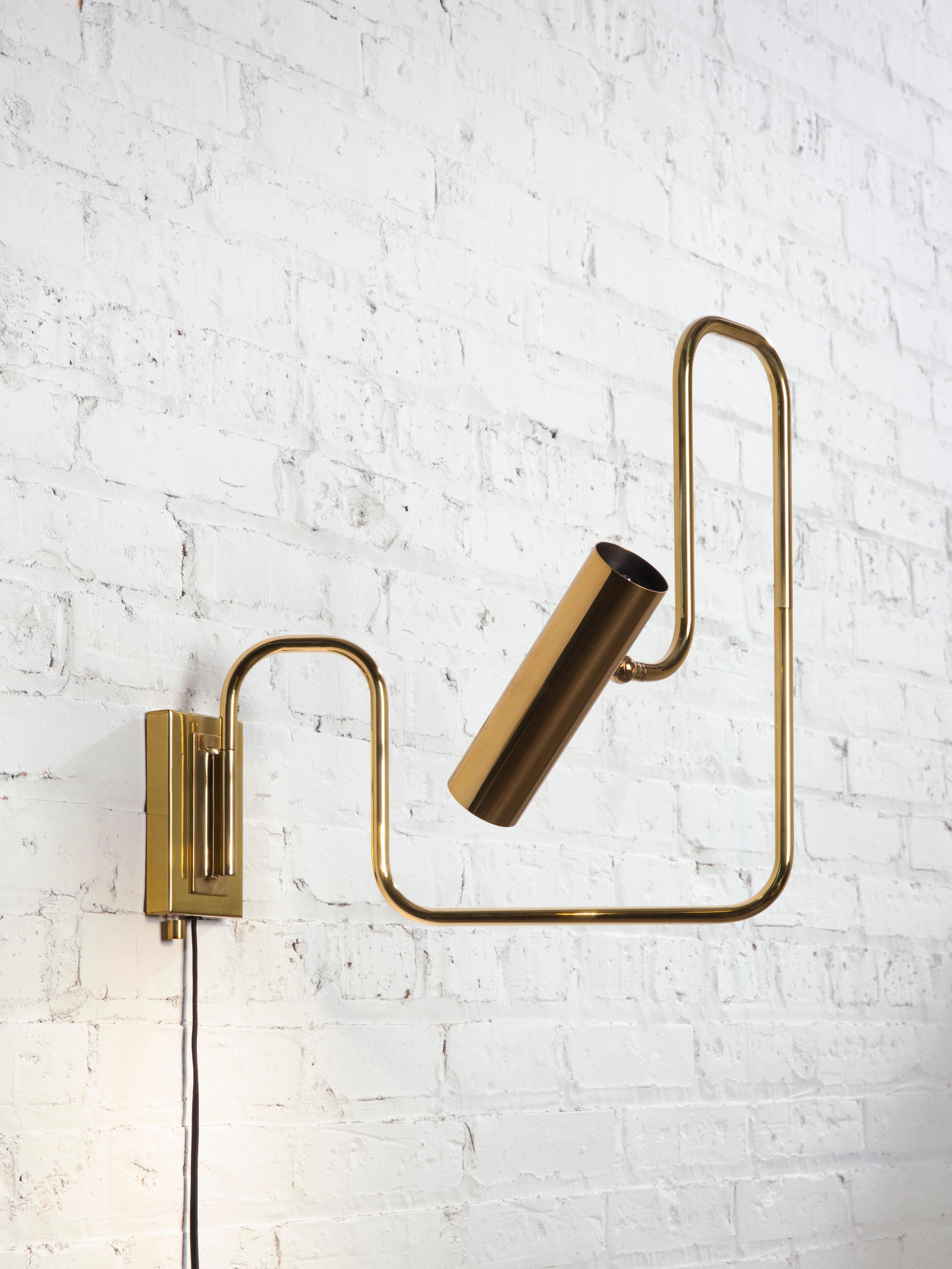 Pivot single wall lamp by Gentner Design.
Dimensions: D 40.6 x W 5 x H 39.3 cm.
Materials: polished tarnished brass.
Available in polished tarnished brass, darkened brass and hand rubbed brass.

All our lamps can be wired according to each