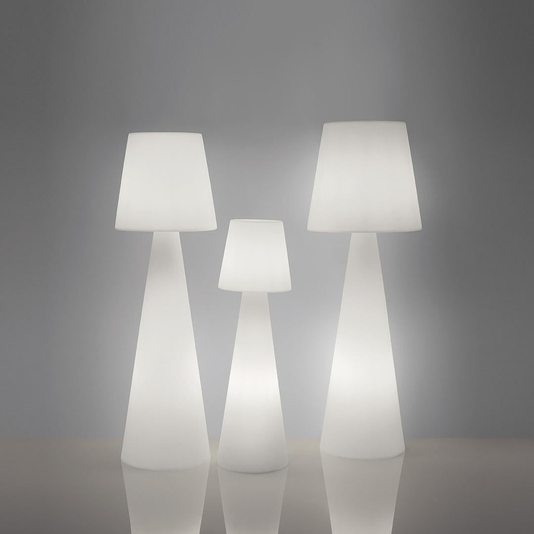 Pivot Small Floor Lamp by Carlo Constantini
Dimensions: Ø 43 x H 145 cm.
Materials: Polyethylene.

Available in three different sizes. Prices may vary. This product is suitable for indoor and outdoor use. All our lamps can be wired according to each