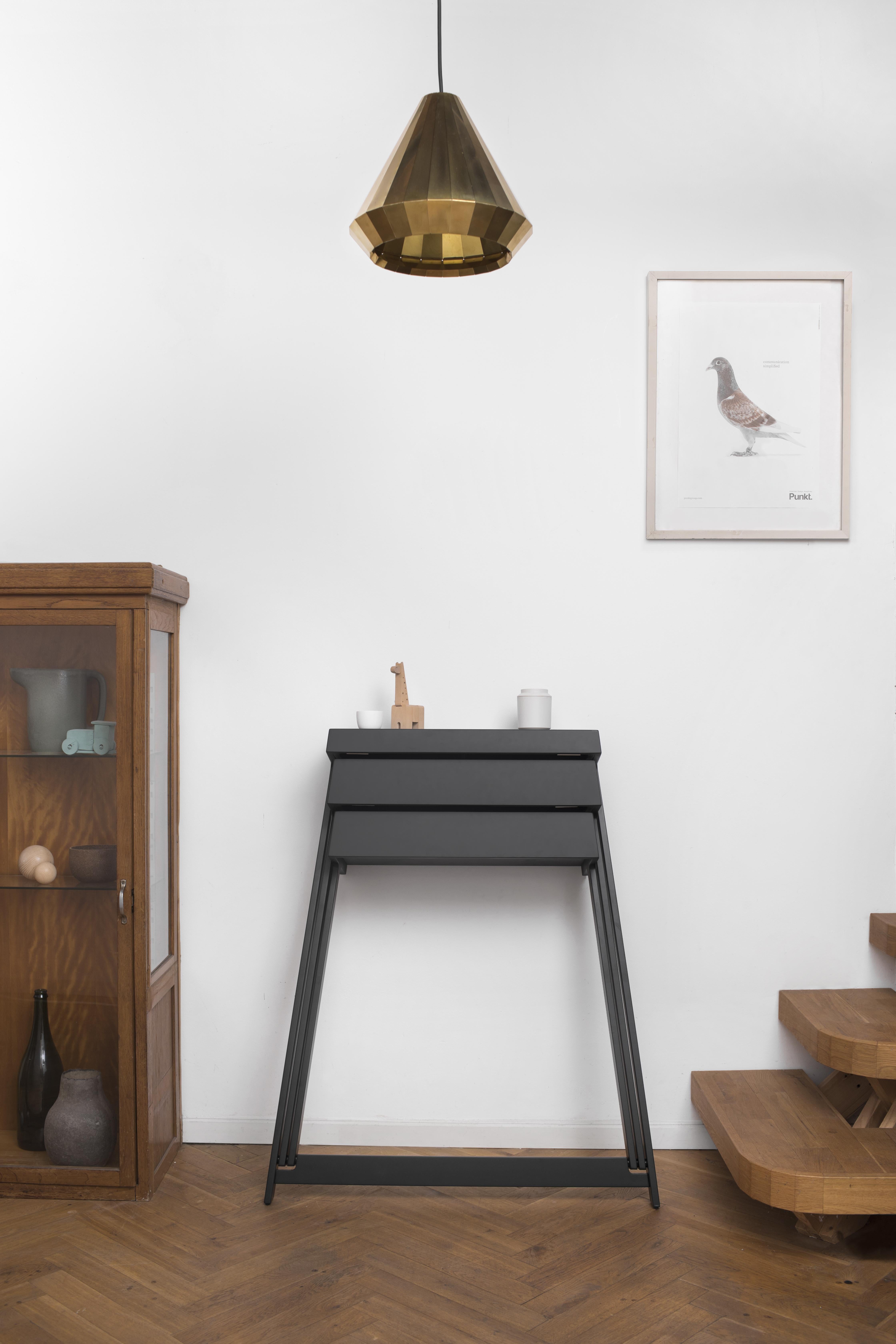Schwenkbarer Schrank aus Massivholz, entworfen von Rohkanten im Zustand „Neu“ im Angebot in New York, NY