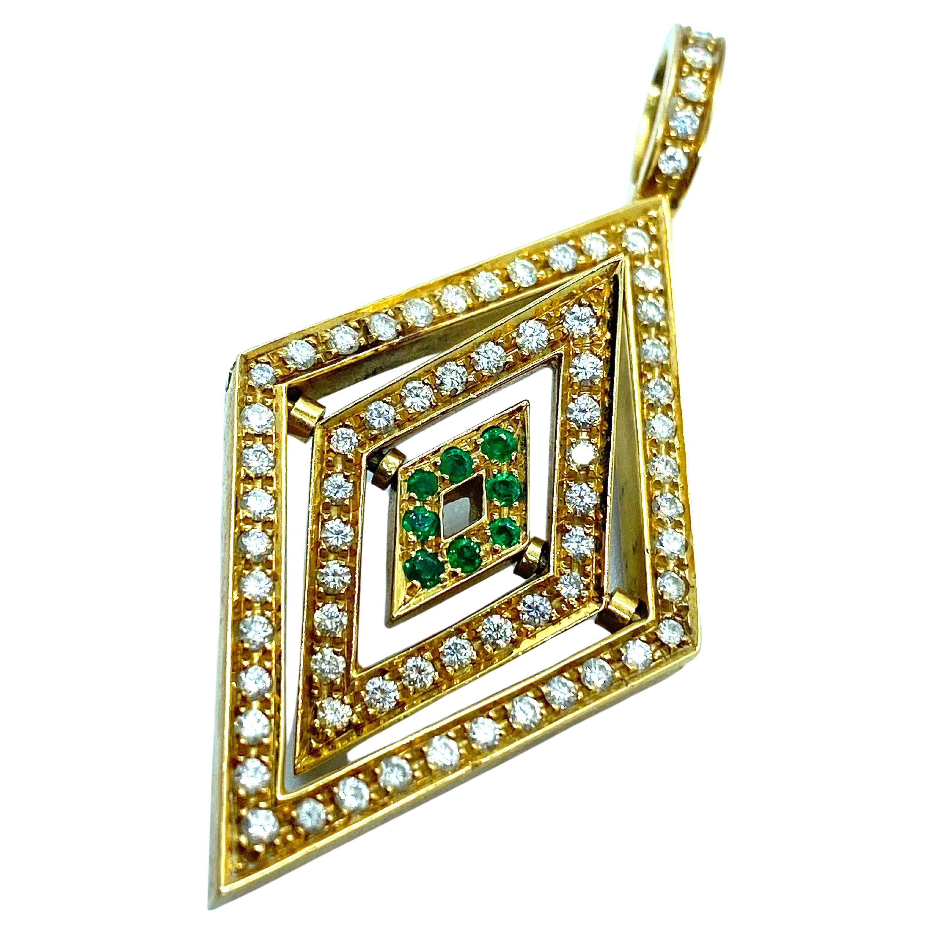 Pivoting gold rhombus pendant For Sale