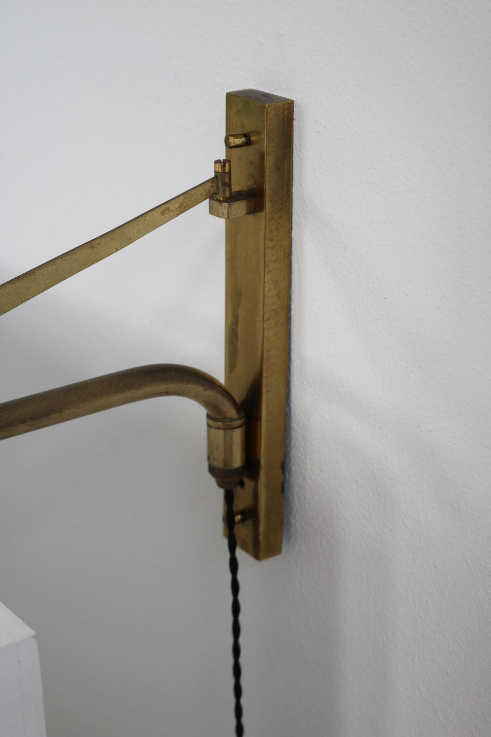 Pivoting height-adjustable Italian telescopic wall light from the 1950s. For Sale 7