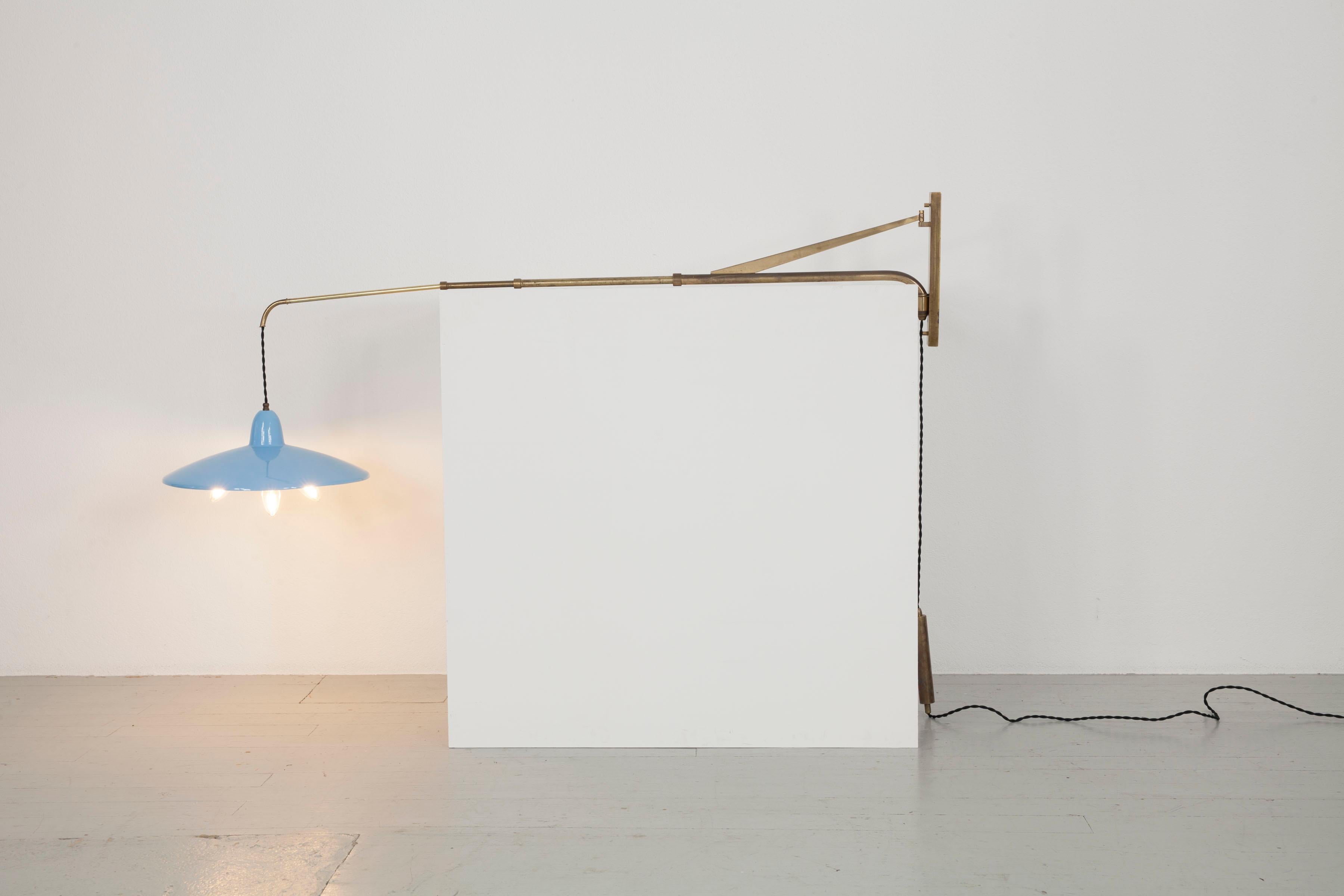 Pivoting height-adjustable Italian telescopic wall light from the 1950s. The shade is made of light blue lacquered aluminum.
Length: 60 - 152 cm, shade: ø 40 cm x 15 cm, brass wall bracket: 29 cm, 
Brass counterweight on the cable: 21 cm - the shade