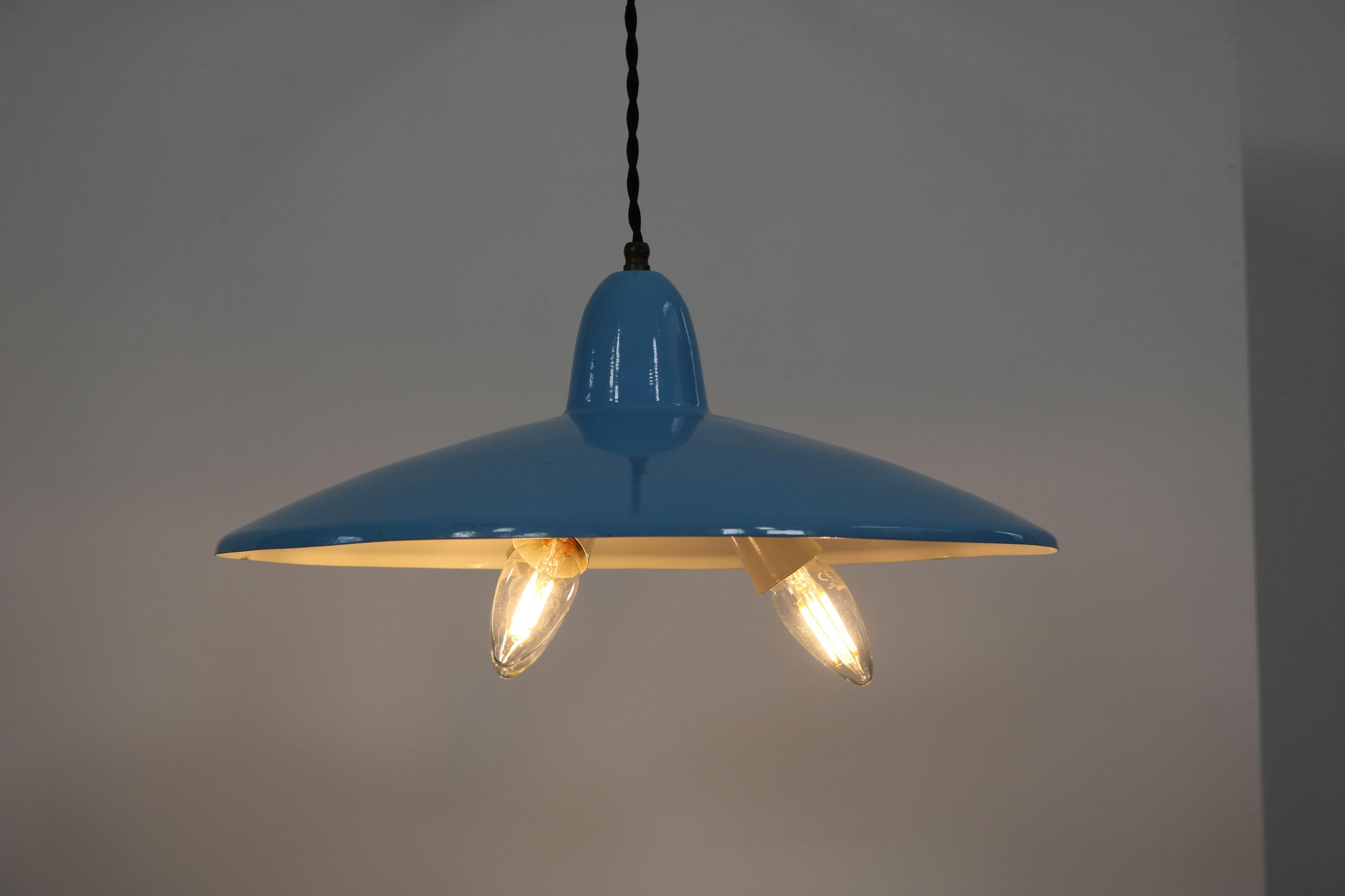 20th Century Pivoting height-adjustable Italian telescopic wall light from the 1950s. For Sale
