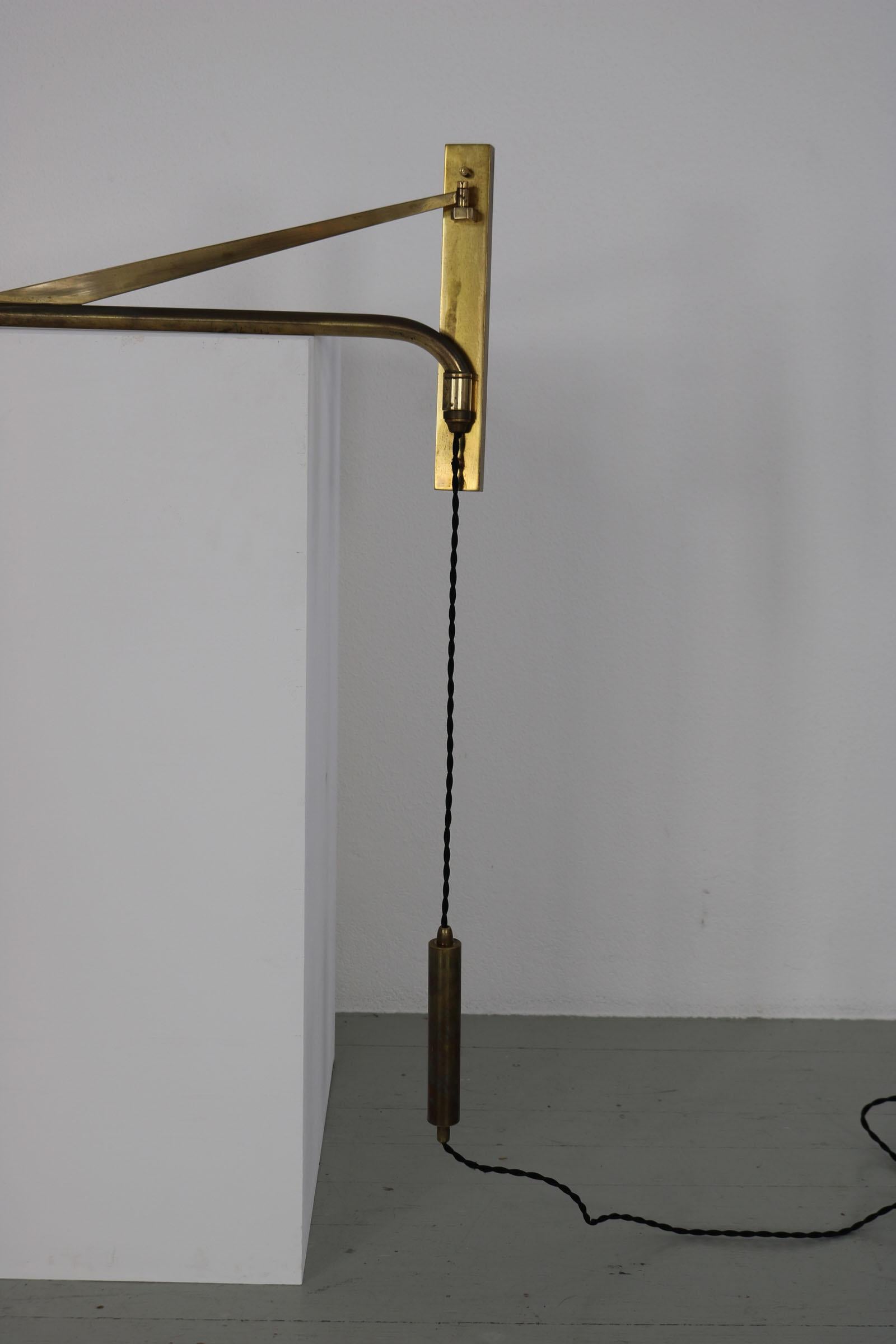 Pivoting height-adjustable Italian telescopic wall light from the 1950s. For Sale 2