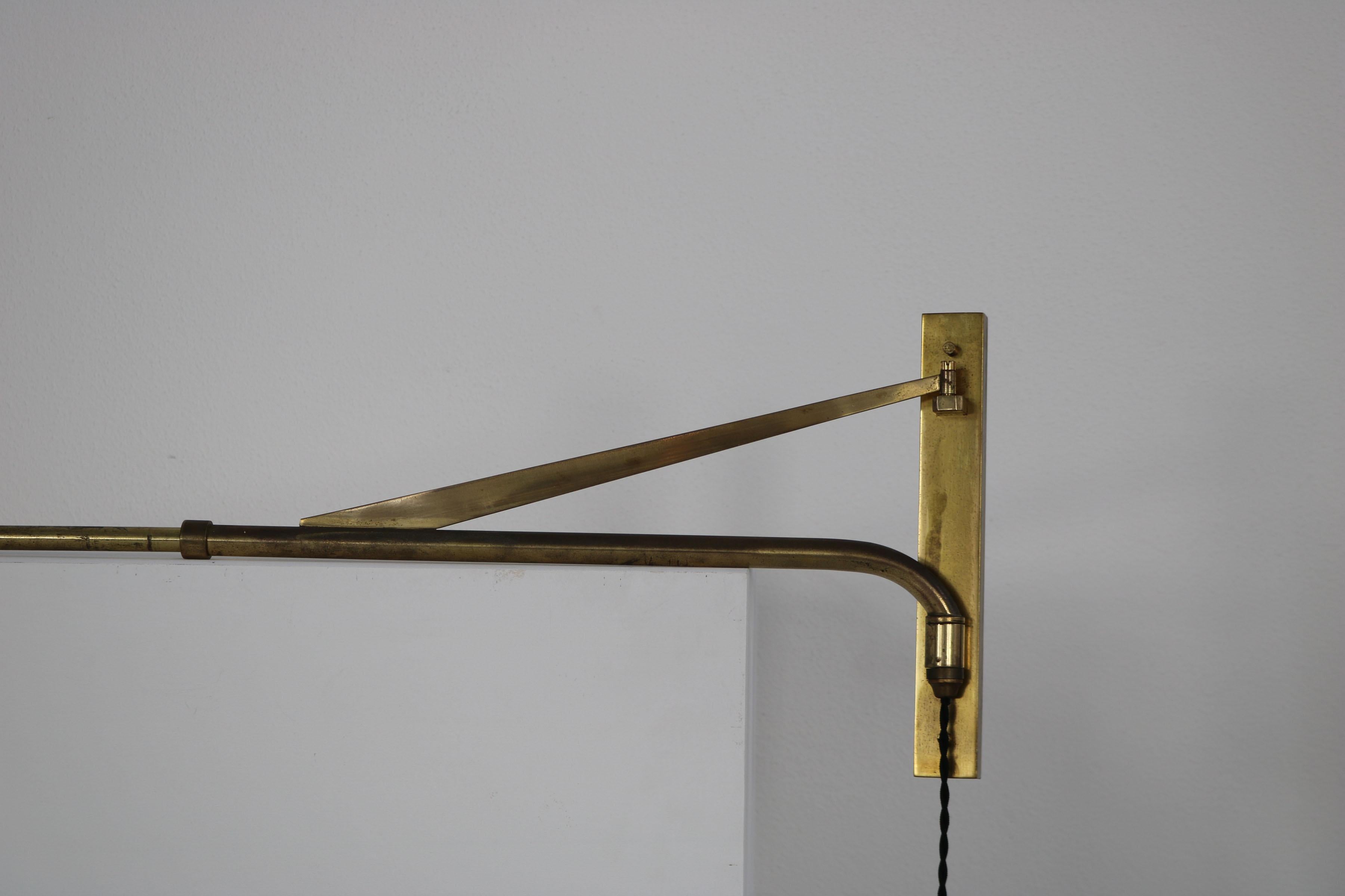 Pivoting height-adjustable Italian telescopic wall light from the 1950s. For Sale 3