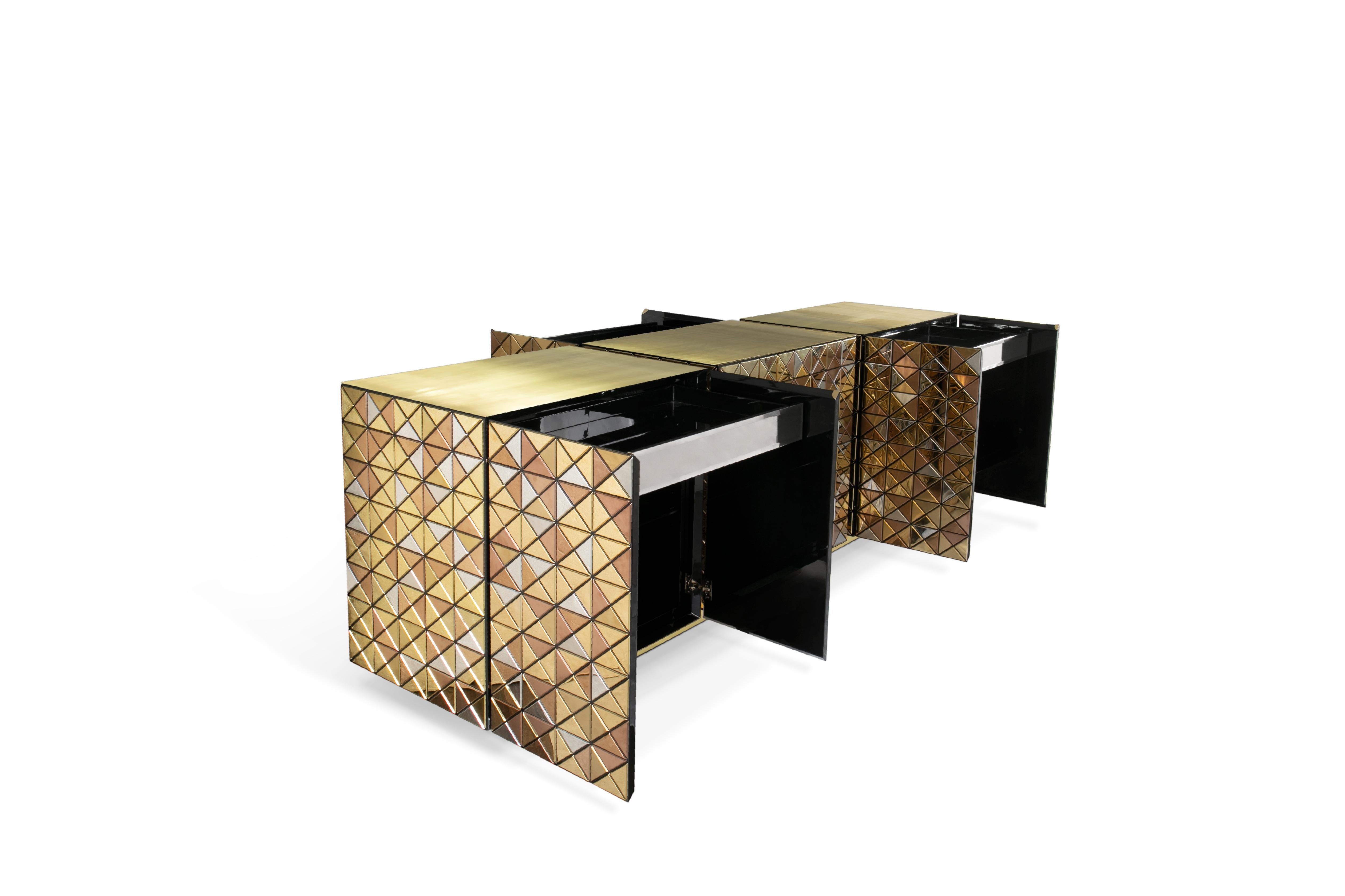 Credenza anodizzata Pixel - Falegnameria artigianale e ottone lucido - Boca Do Lobo in vendita 1