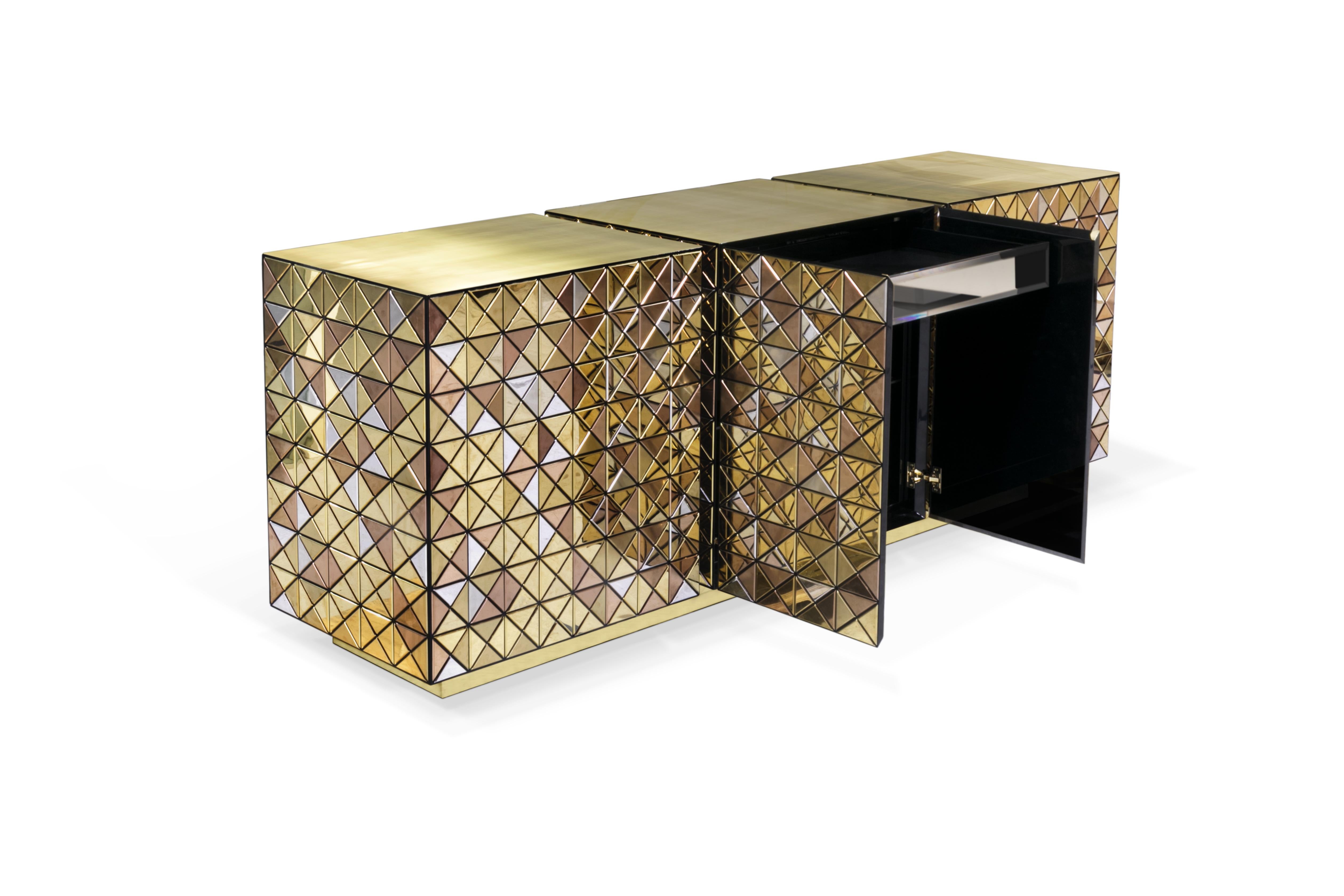 XXI secolo e contemporaneo Credenza anodizzata Pixel - Falegnameria artigianale e ottone lucido - Boca Do Lobo in vendita