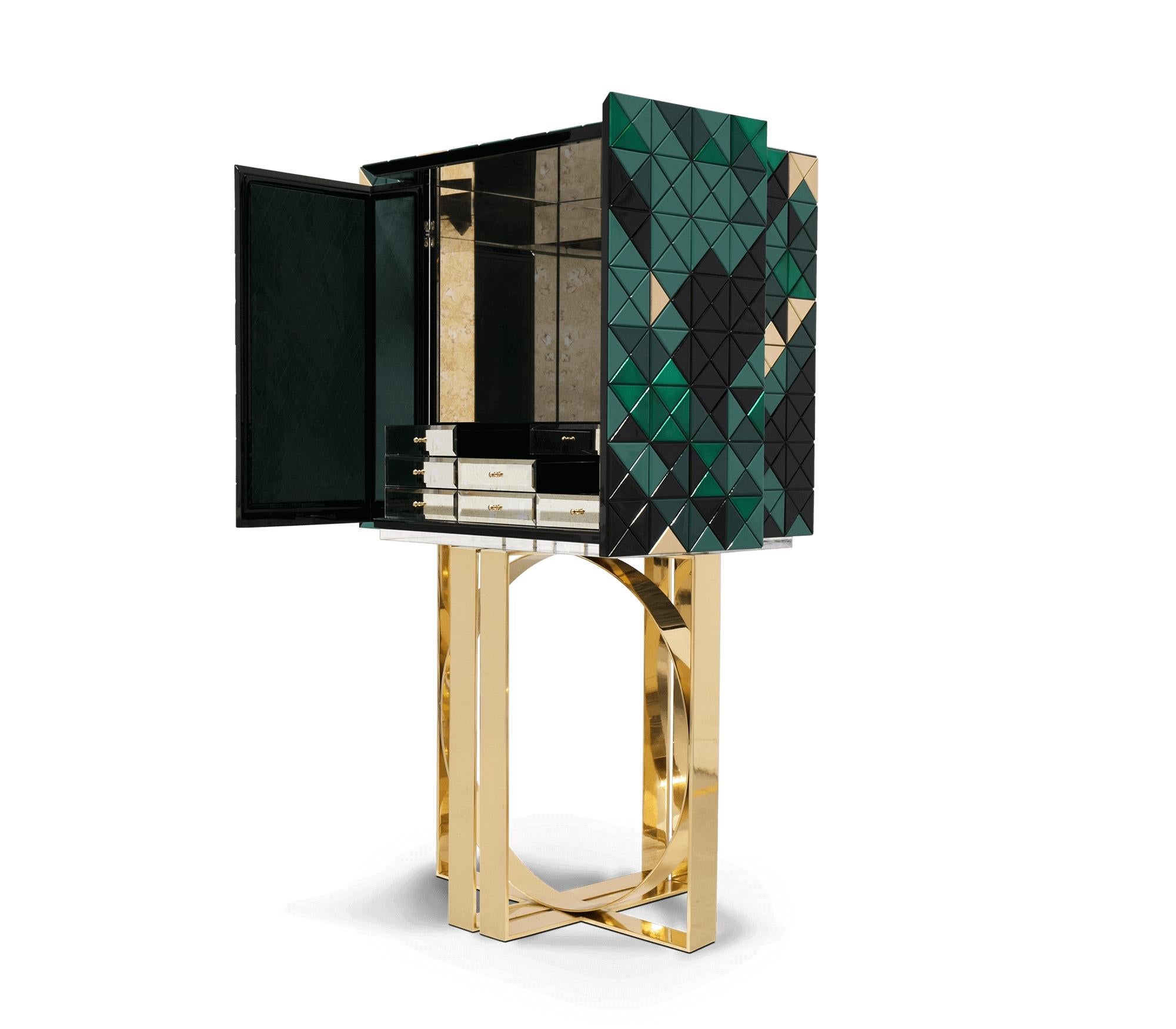 Iconico e ineguagliabile, il Pixel Cabinet rappresenta un'opera pionieristica di design. Questo pezzo porta con sé la dedizione e l'arte di chi lo ha costruito, una serie di tecniche di produzione tradizionali per realizzare un mobile d'avanguardia