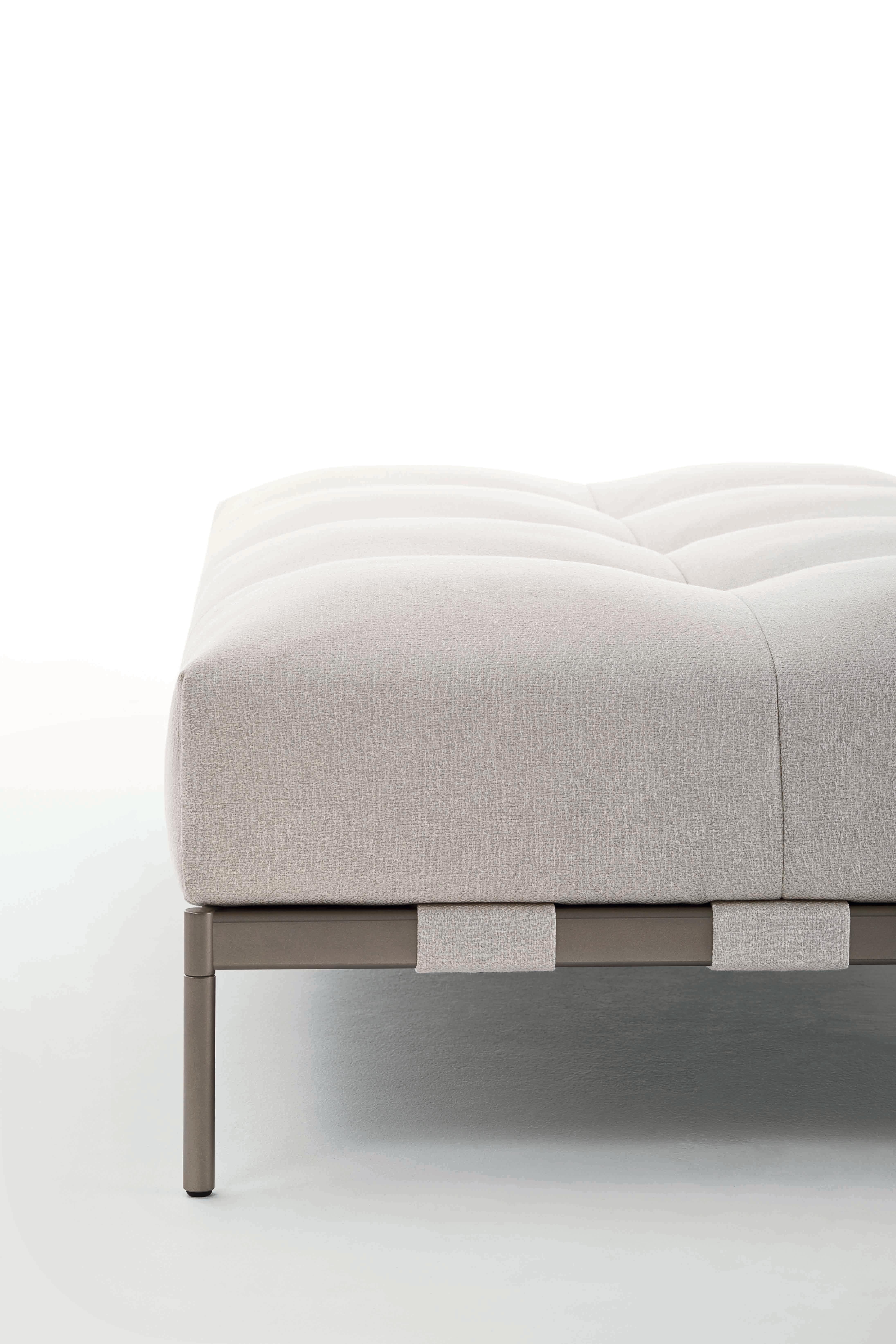 Pixel Light, the new seating system design by Sergio Bicego, stems from the desire to expand on the concept of form flexibility to reach a more sophisticated one of fluidity of spaces. We investigated new possibilities and uses for the Pixel sofa,
