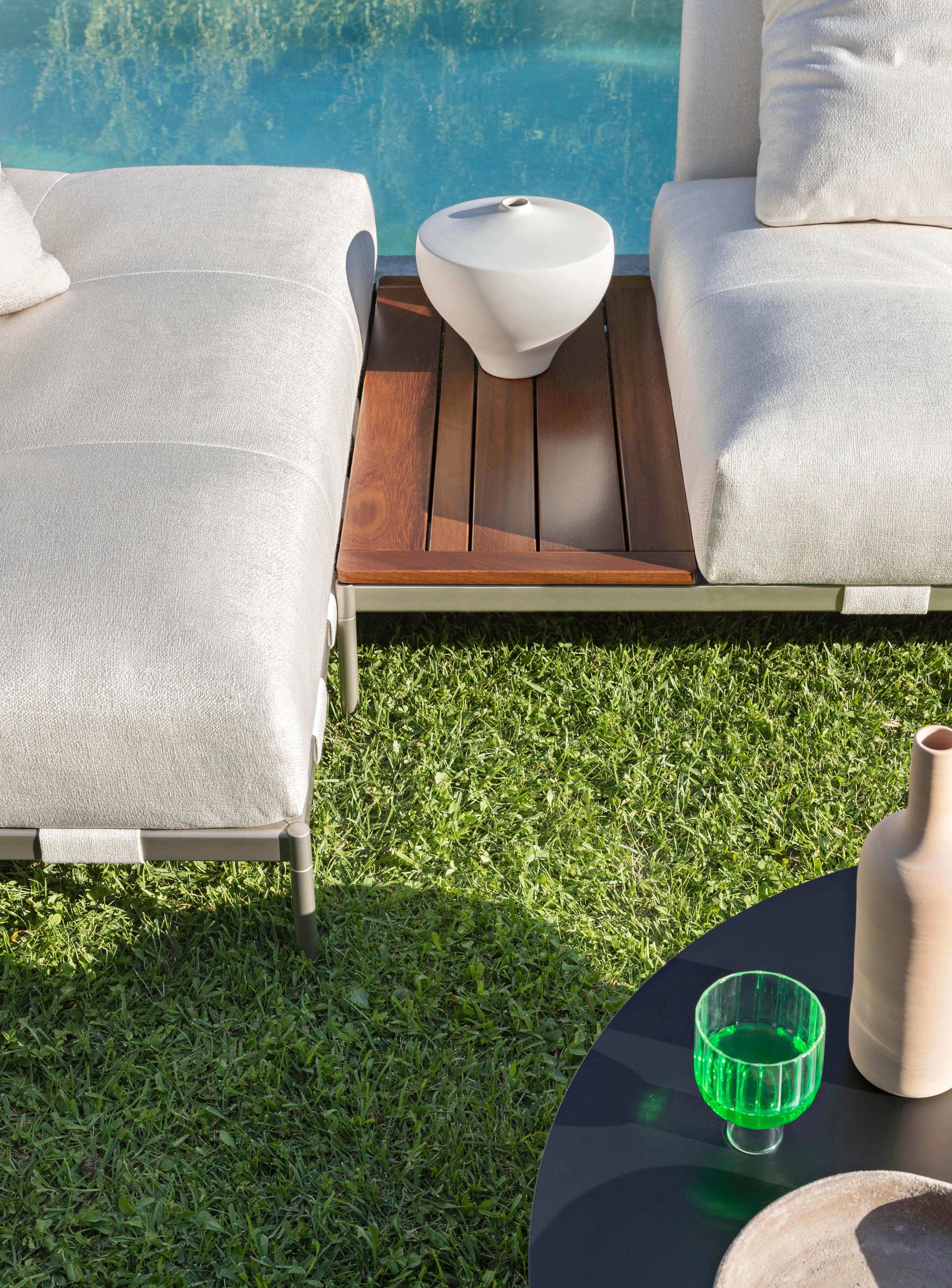 Pixel Light Outdoor-Sofa mit Kamin-Polsterung und Champagner-Rahmen von Sergio Bicego im Angebot 4