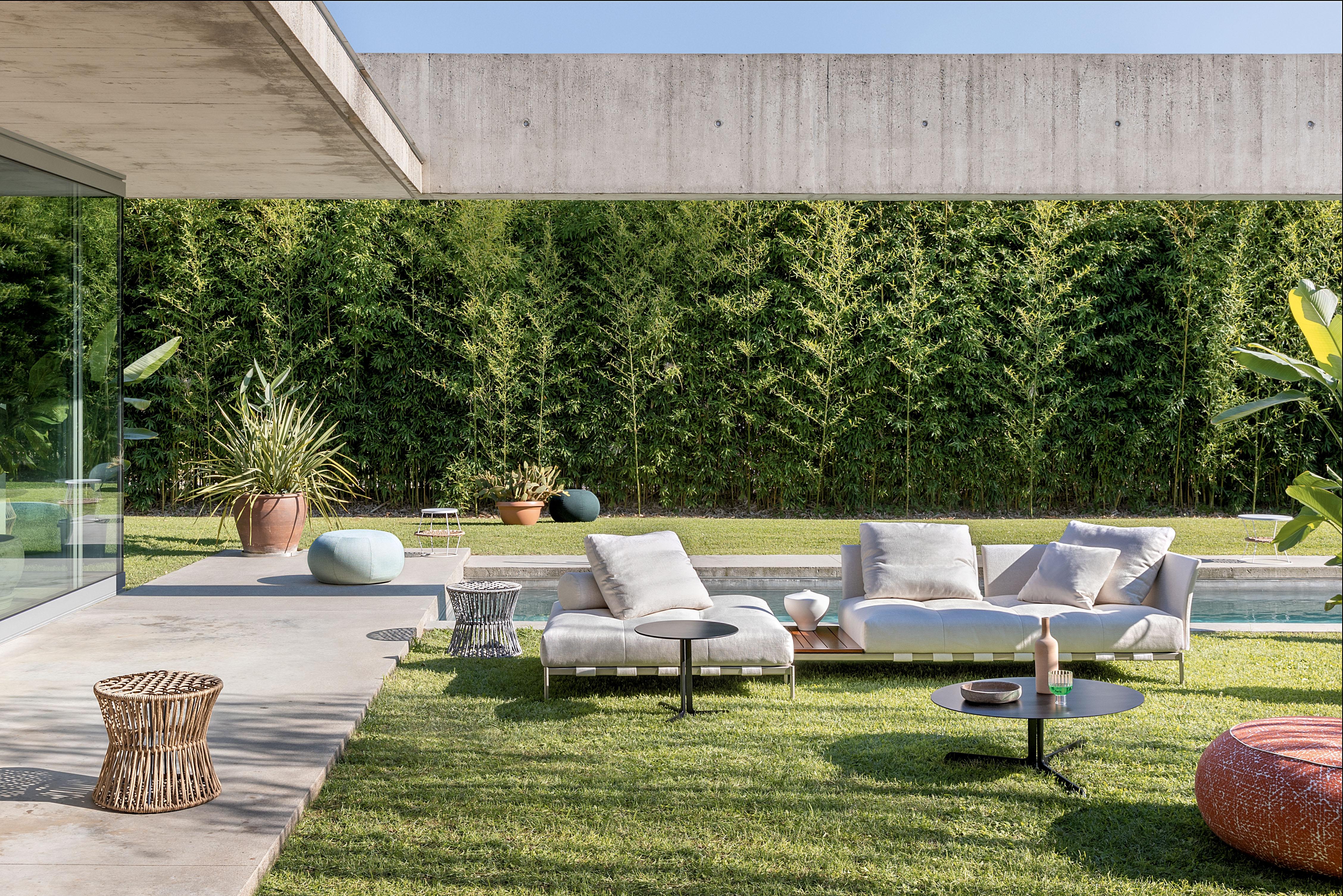 Pixel Light Outdoor-Sofa mit Kamin-Polsterung und Champagner-Rahmen von Sergio Bicego im Angebot 1