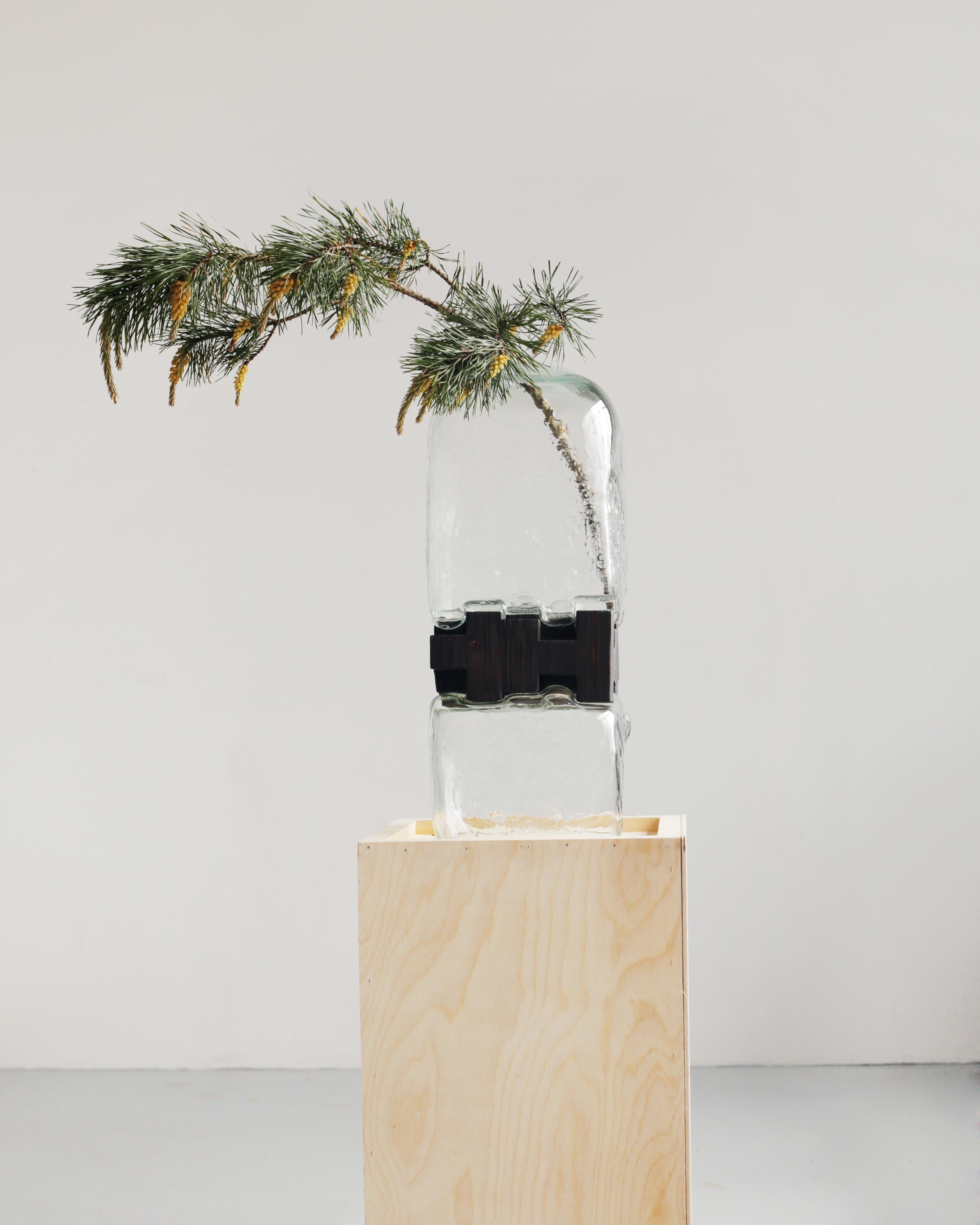 Pixel vase by Drozhdini
Dimensions: 22 x 22 x 65 cm
Materials: Glass, Western European Pine

Design winner RUSSIAN PROJECT 2019. She entered the 20 best glass works in the world at the MILANO VETRO-35 competition in 2020 at Sala Della Balla,