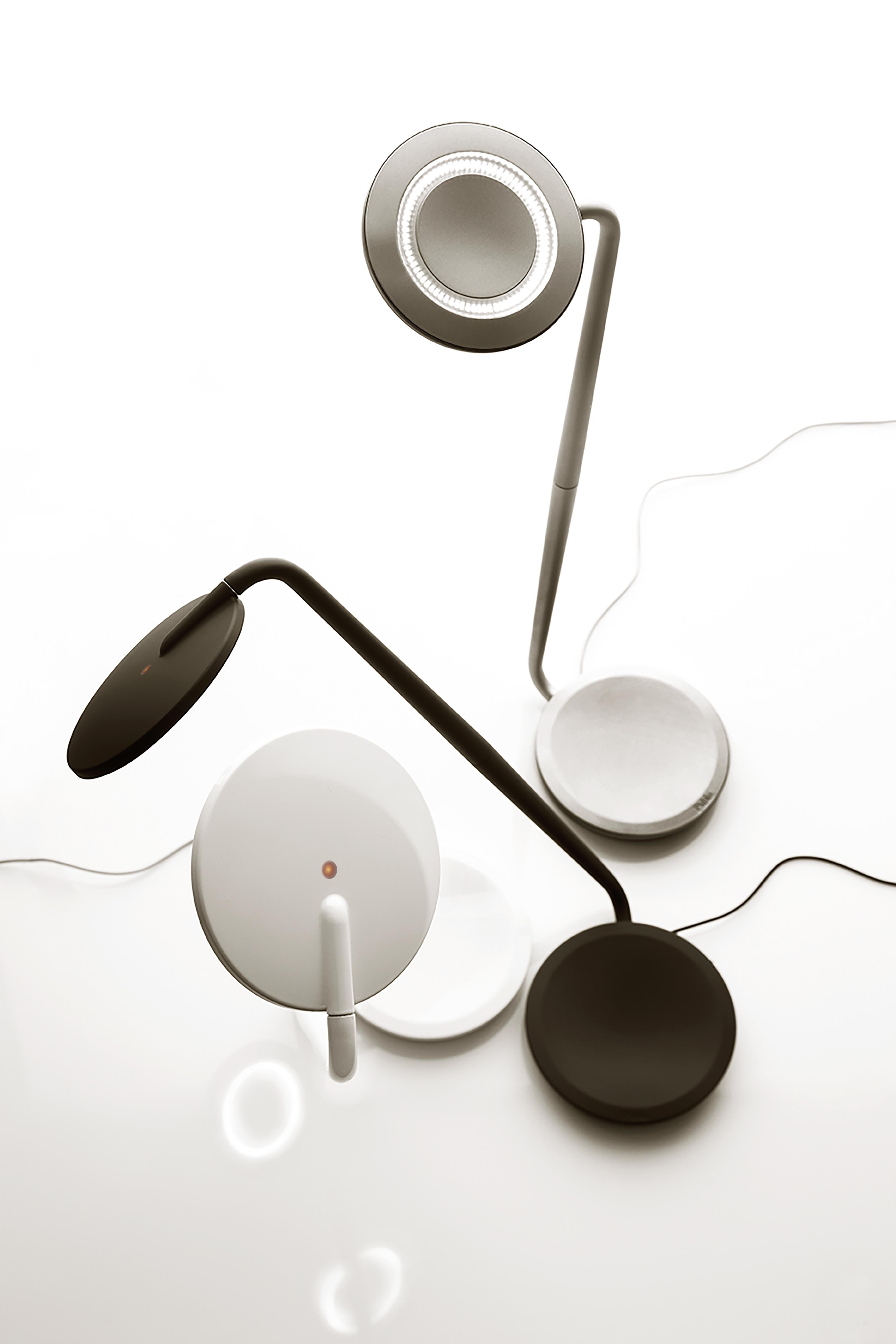 Pixo Optical Table Lamp in White by Pablo Designs In New Condition For Sale In San Francisco, CA