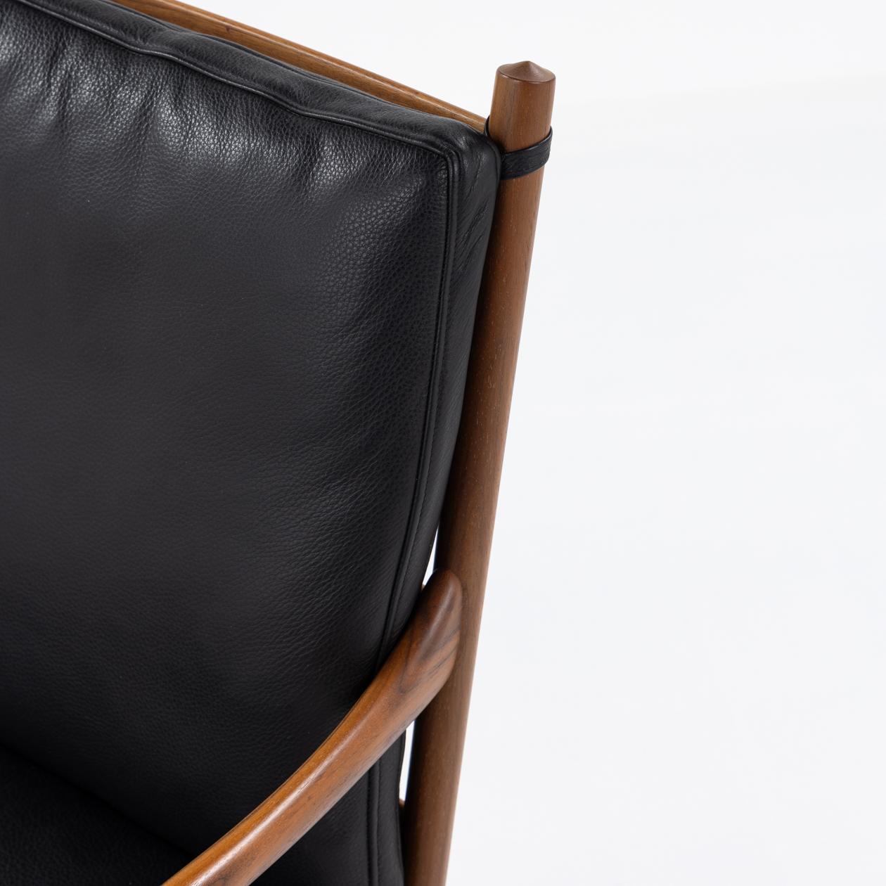 PJ 149 - 'Colonial chair' in black leather and walnut by Ole Wanscher In Good Condition For Sale In Copenhagen, DK
