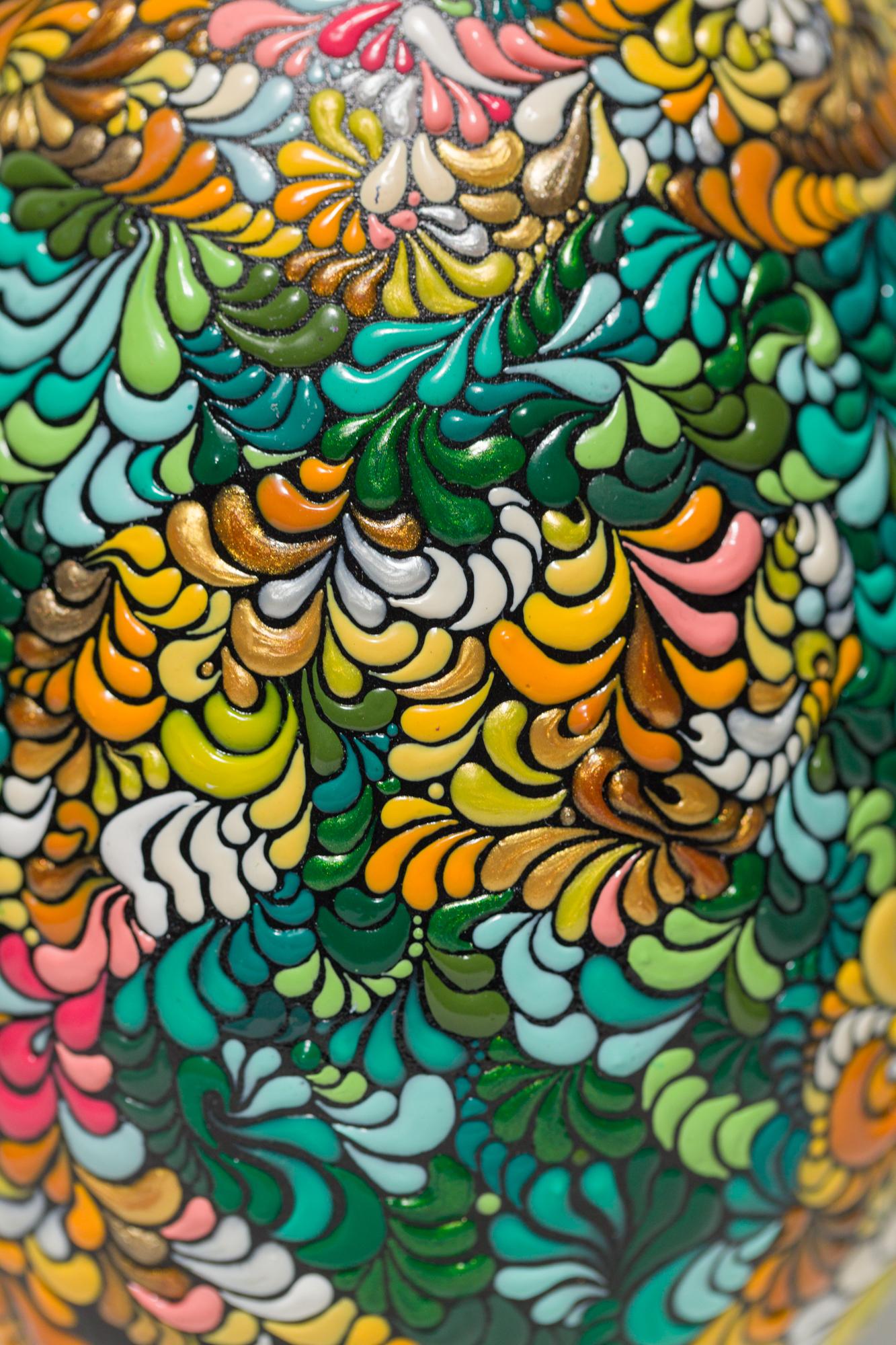 „Tiger Eye Camouflage“, Ei-Motiv, Muster-Design, Dimensionale Farbe auf Holz im Angebot 1