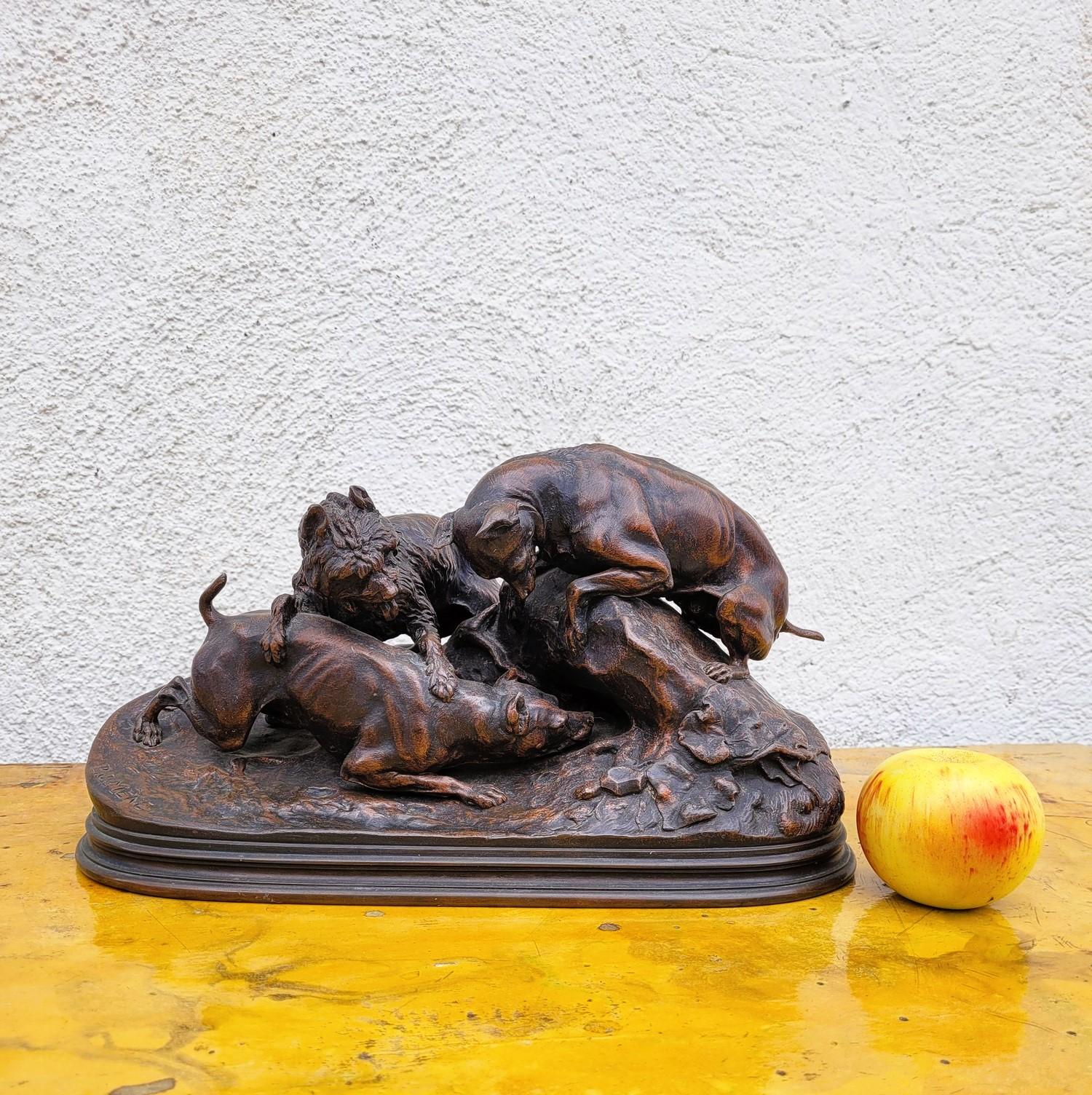 La caccia al coniglio o il gruppo di cani nella tana è una scultura in bronzo con patina marrone di PJ Mêne.

Artista prolifico, Pierre Jules Mêne 1810-1879, si distinse come uno dei principali scultori di animali francesi del XIX secolo.
Dal 1838
