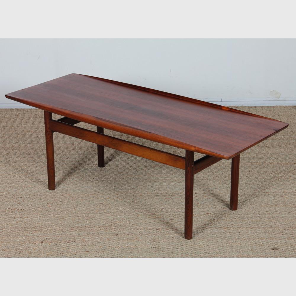Scandinavian PJ106 coffee table by Grete Jalk for Poul Jeppesen, 1969 For Sale