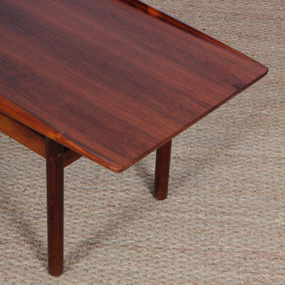 PJ106 coffee table by Grete Jalk for Poul Jeppesen, 1969 In Good Condition For Sale In MONTESSON, FR