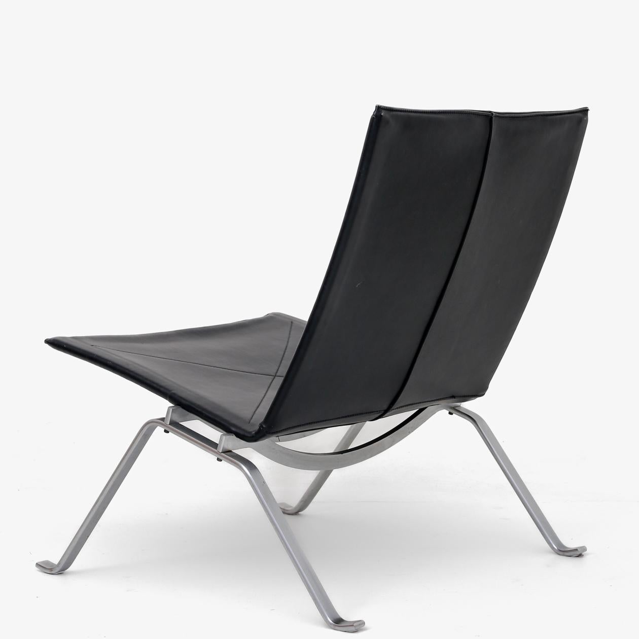 PK 22 - Easy chair in original black leather with steel frame. Poul Kjærholm / Fritz Hansen
